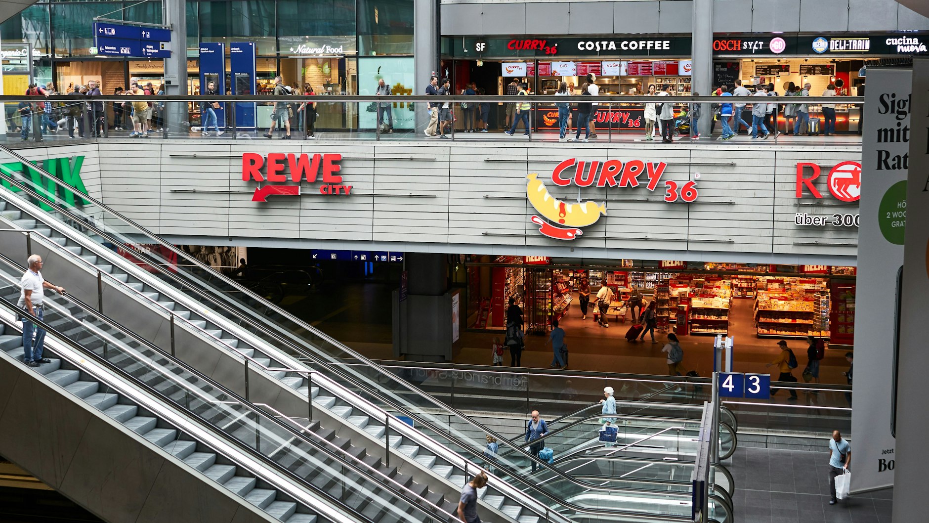 Auch Rewe im Berliner Hauptbahnhof öffnet am Karfreitag.