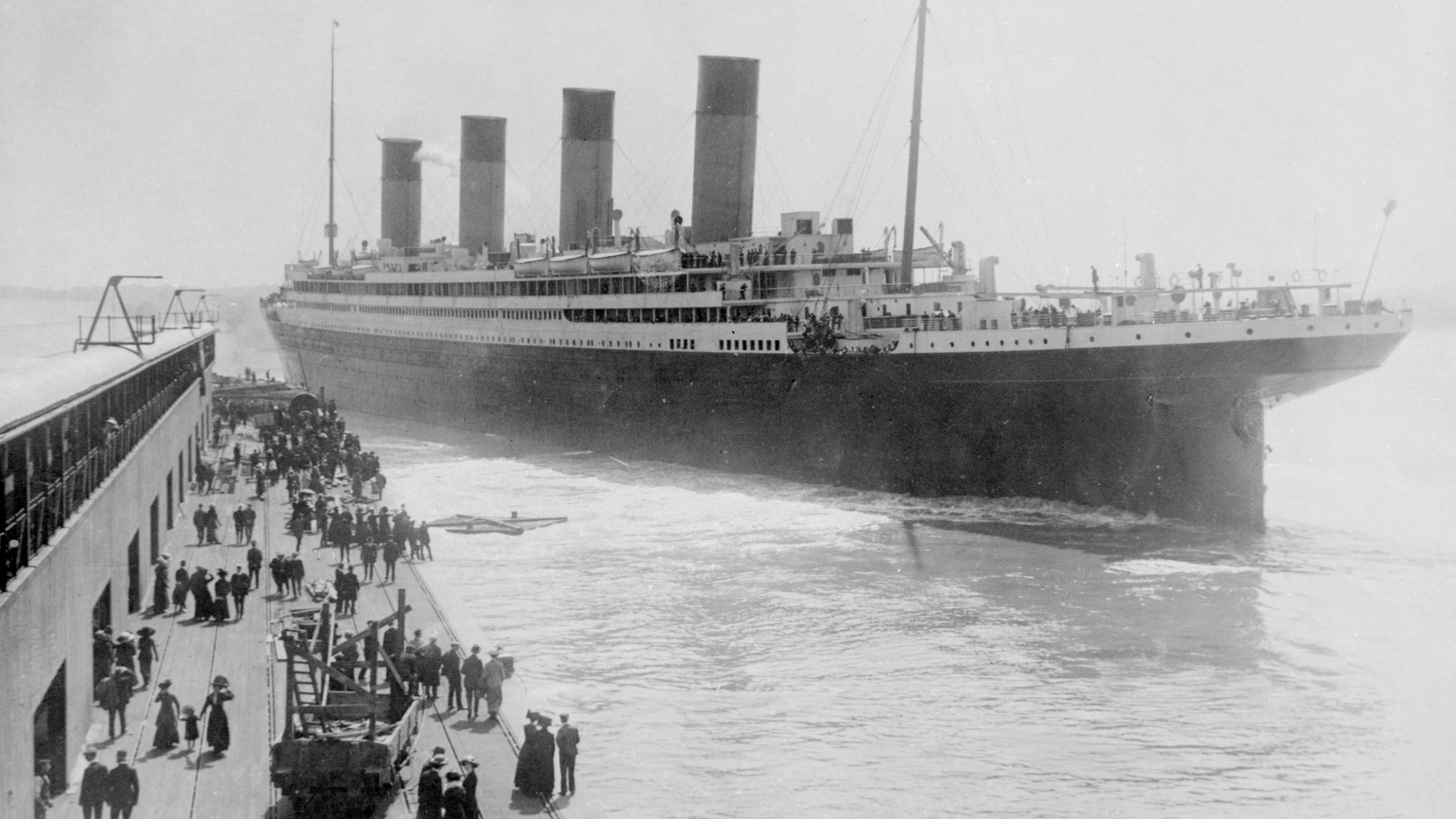 Am 10. April 1912 verließ die Titanic Southampton. An Bord waren auch Michel Navratil und seine beiden Söhne Michel Jr. und Edmond. Sie waren unter falschem Namen angemeldet, weil der Vater sie nach Amerika entführen wollte.