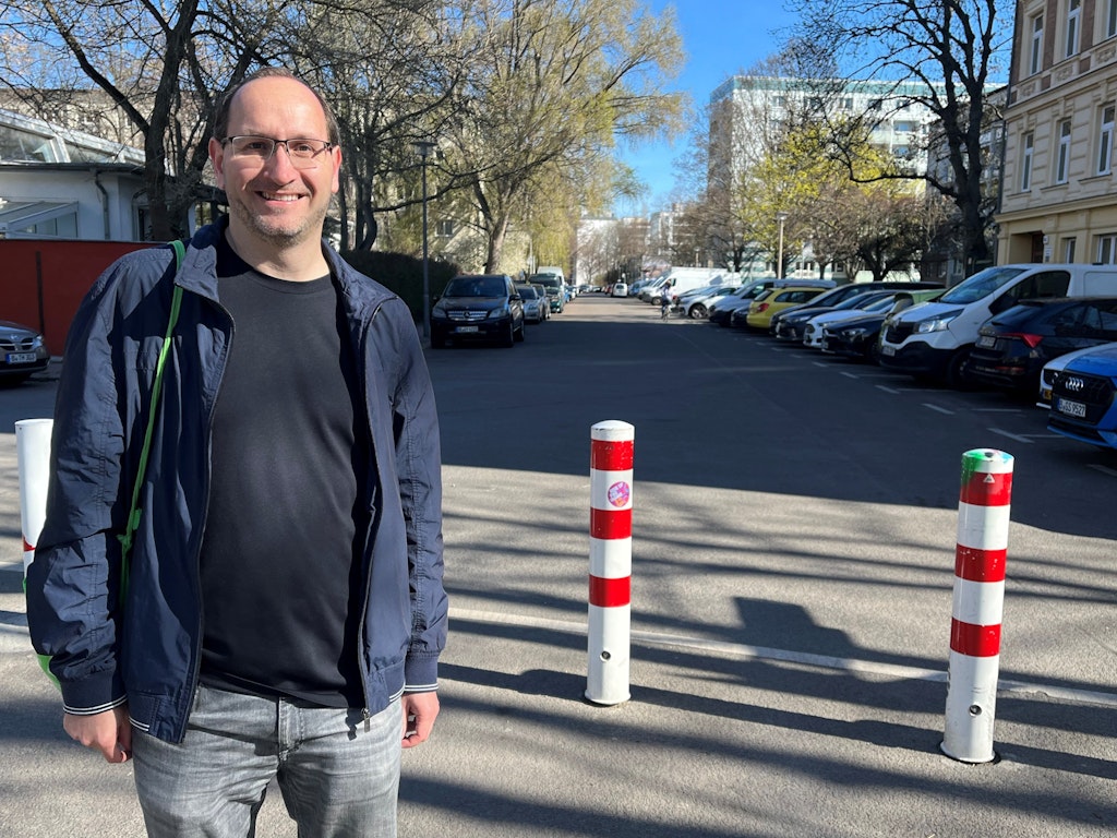 Chaos im Berliner Straßenverkehr: Anwohner wehren sich mit Pollern – und Fußgänger klagen nun!