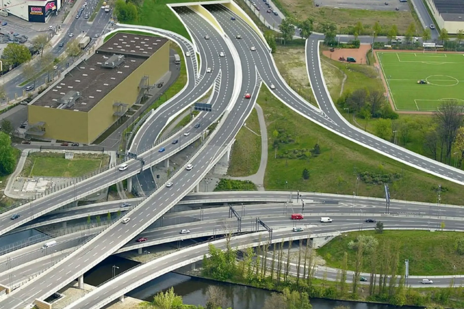Die neue Autobahn für Berlin: Die Visualisierung zeigt den  Beginn des 16. Bauabschnitts der A100 am Dreieck Neukölln. Von hier führt die sechsstreifige Fernstraße 3,2 Kilometer weit nach Treptow.