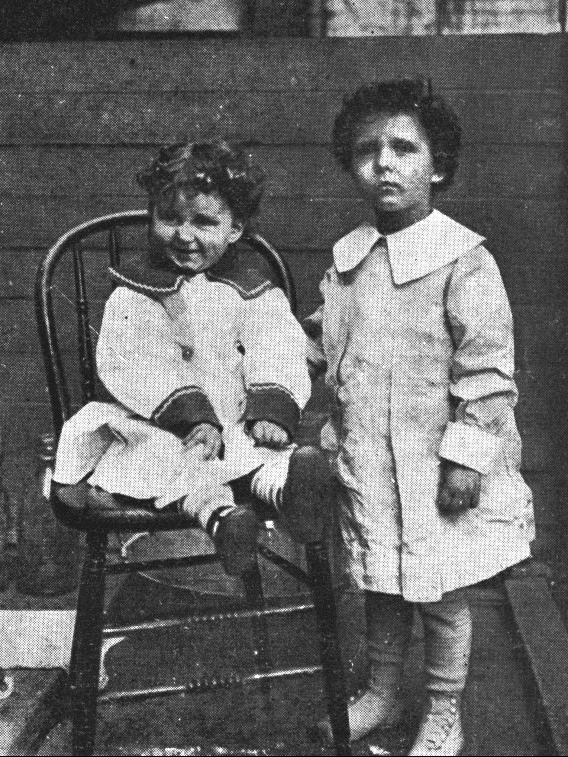 Michel und Edmond wurden von ihrem Vater entführt, sollten auf der Titanic nach New York gebracht werden. Doch dann sank das Schiff bei der Überfahrt im Atlantik.