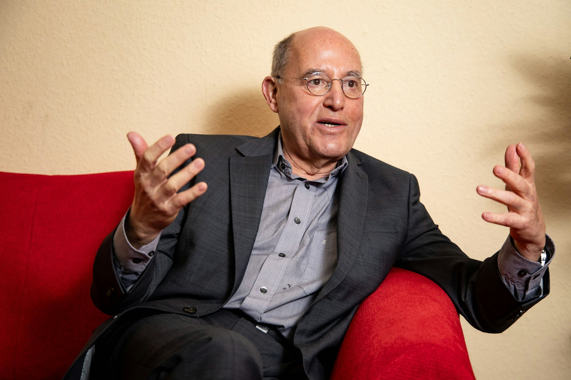 Linken-Politiker Gregor Gysi in seinem Bürgerbüro in Berlin Köpenick.
