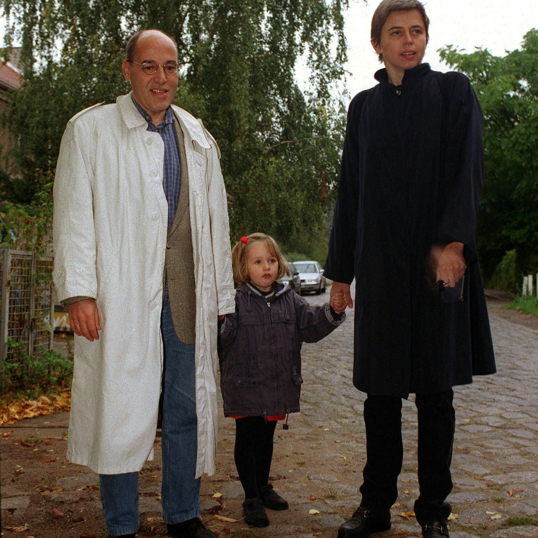 Gregor Gysi 1999 mit seiner damaligen Ehefrau Andrea und der gemeinsamen Tochter Anna.