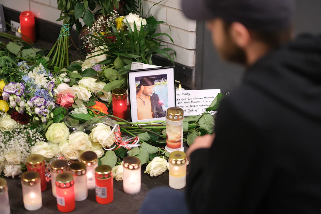 Messermord in der U-Bahn: Familie und Freunde trauern um „Bobby“