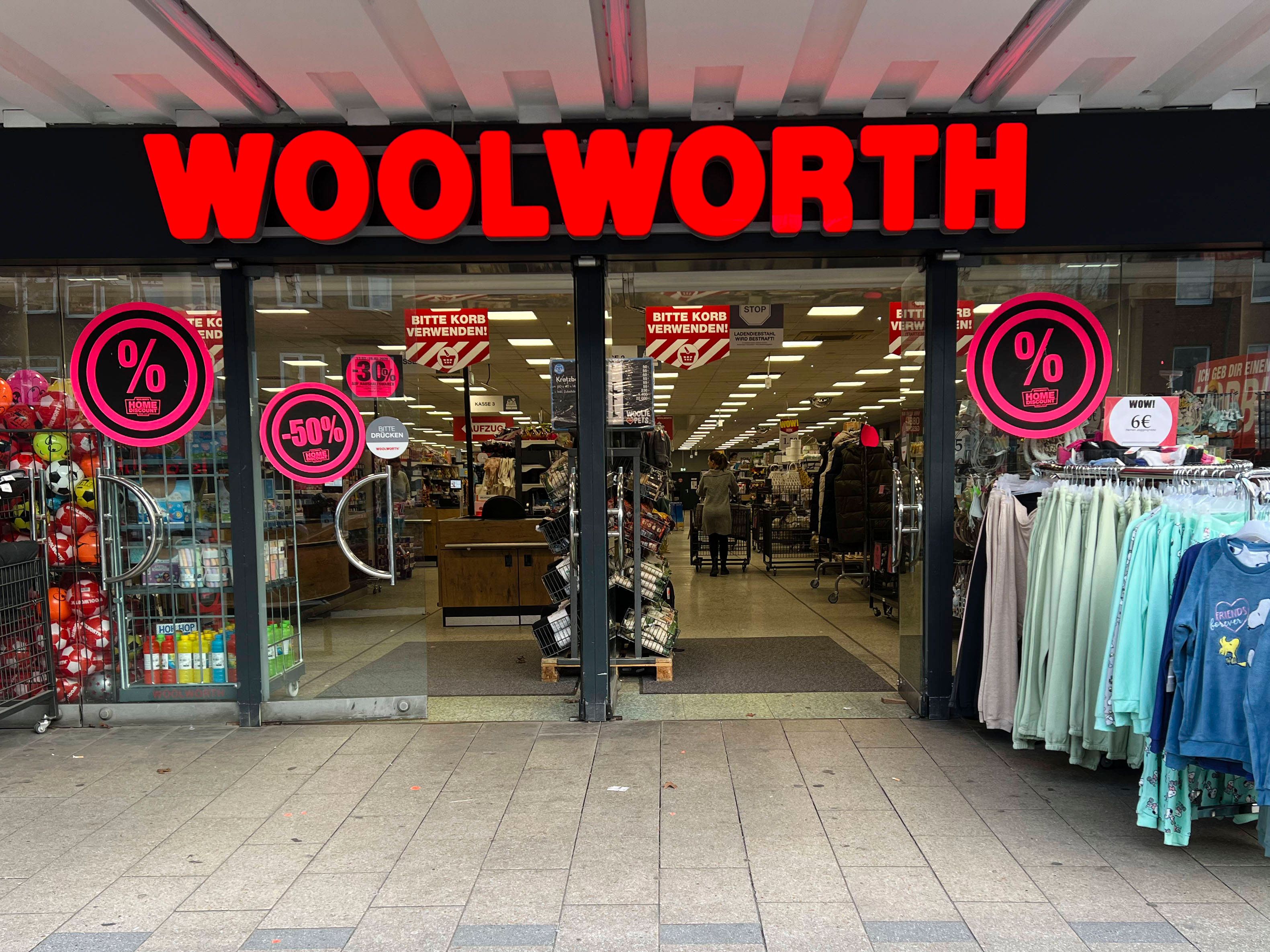 Corona-Lockdown: Gericht lehnt Schadenersatz-Klage von Tedi und Woolworth ab