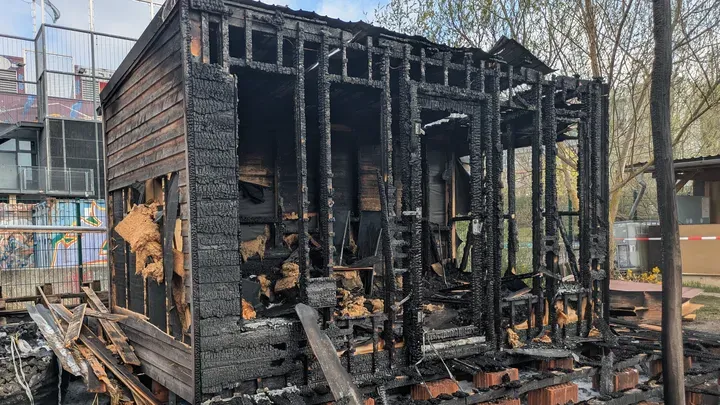 Feuer im Bürgergarten in Hellersdorf: „Zerstörung des Tiny Houses trifft hart“