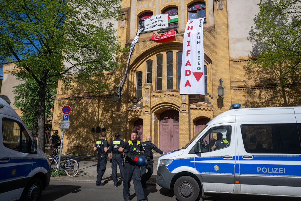 Israel-Hasser belagern Humboldt-Universität!