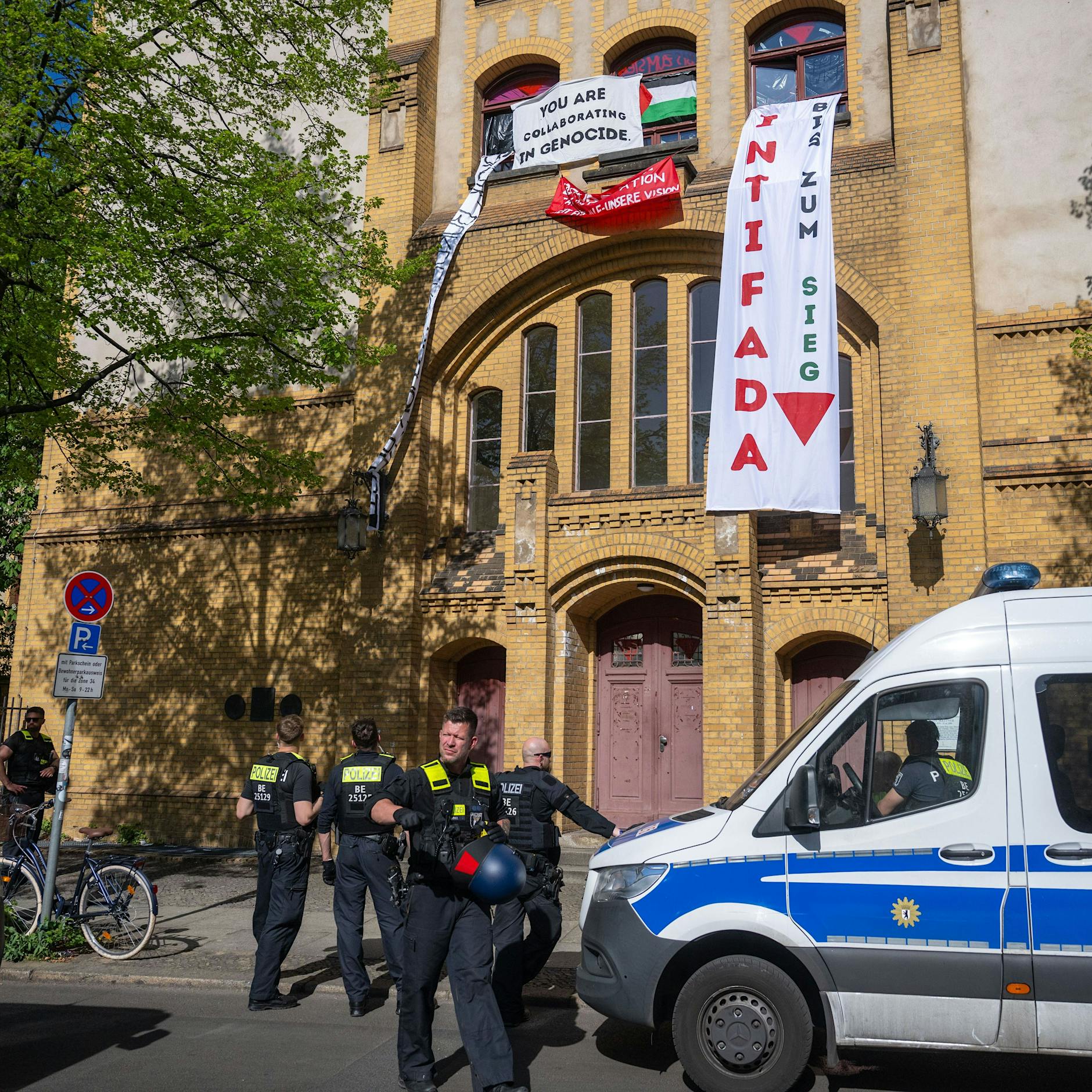 Israel-Hasser belagern Humboldt-Universität!