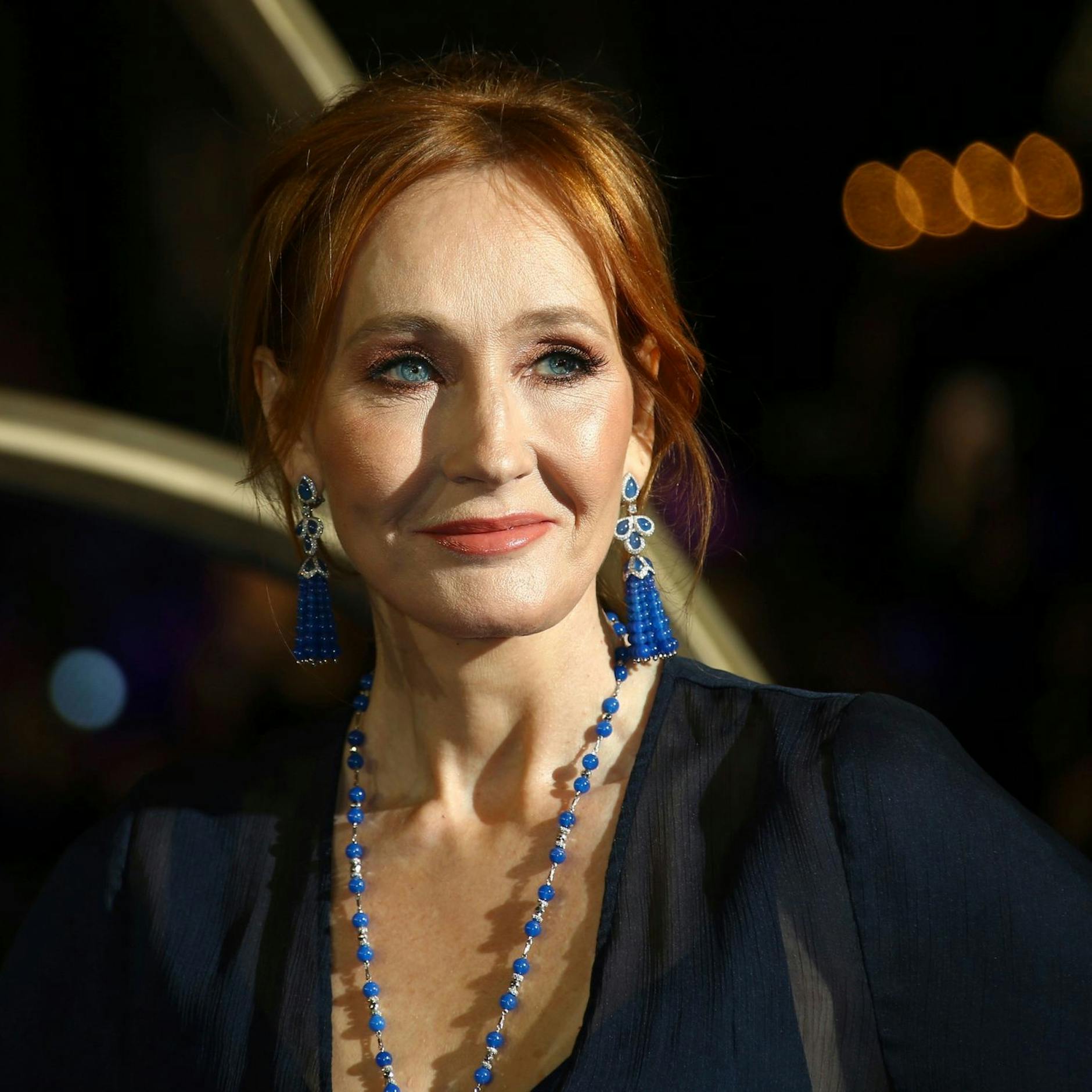 Image - Mit Zigarre und Cocktail - so fröhlich feiert J.K. Rowling Transsexuellen-Urteil
