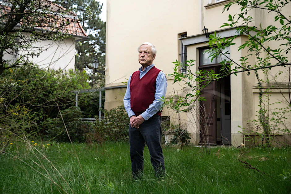 Der 86-jährige Peter S. wohnt seit Jahrzehnten in diesem Haus in Berlin-Charlottenburg.