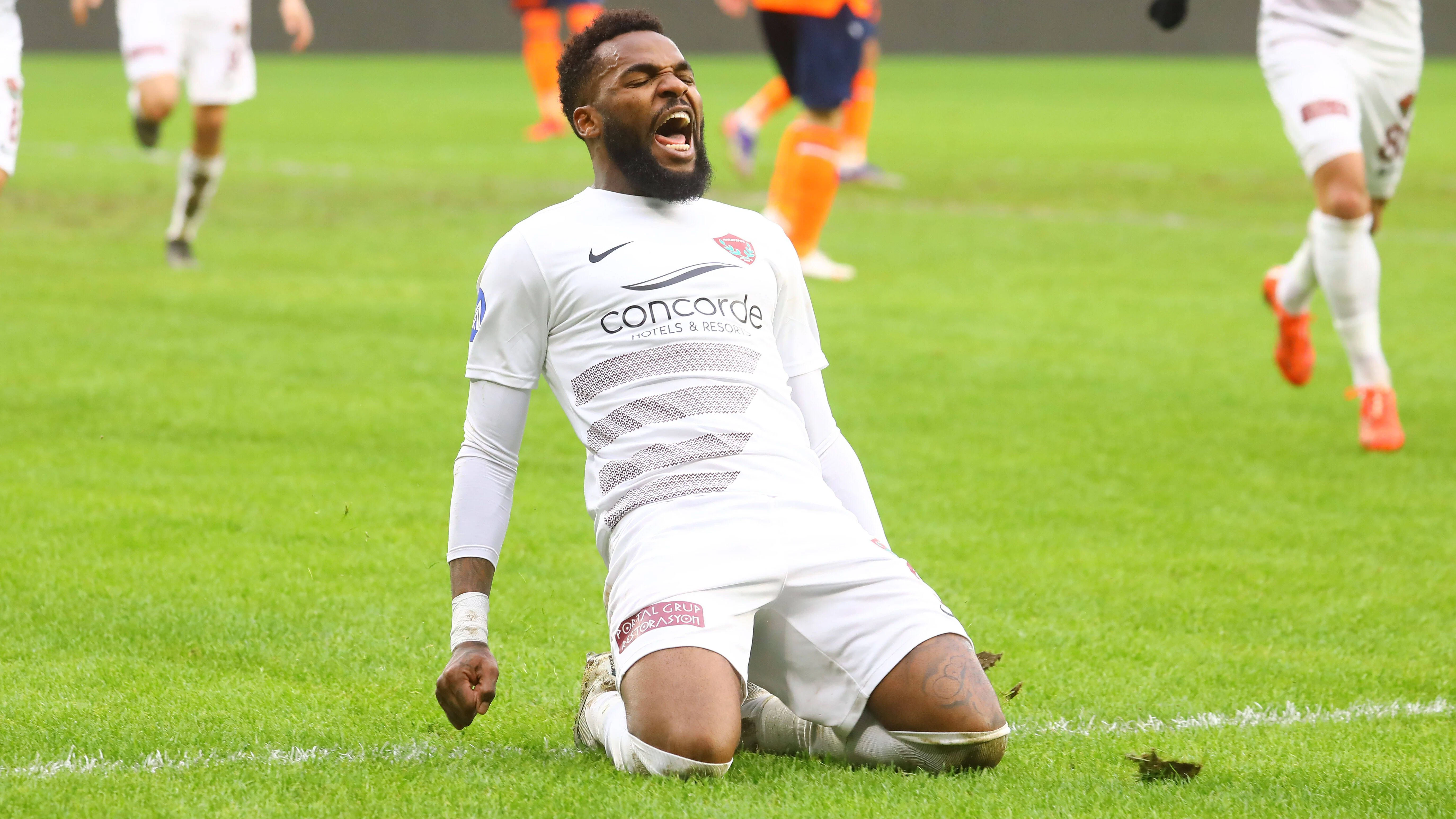 So schön feierte Aaron Boupendza seine Tore in der Türkei für Hatayspor.