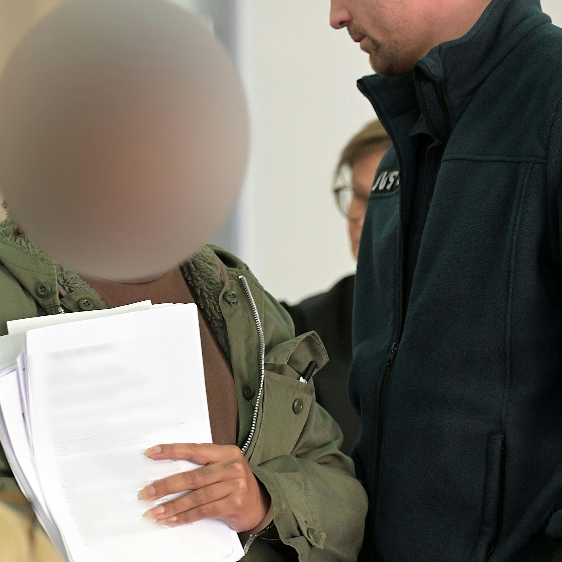 Wachmann erstochen: Transsexuelle Täterin muss fast 13 Jahre in Haft