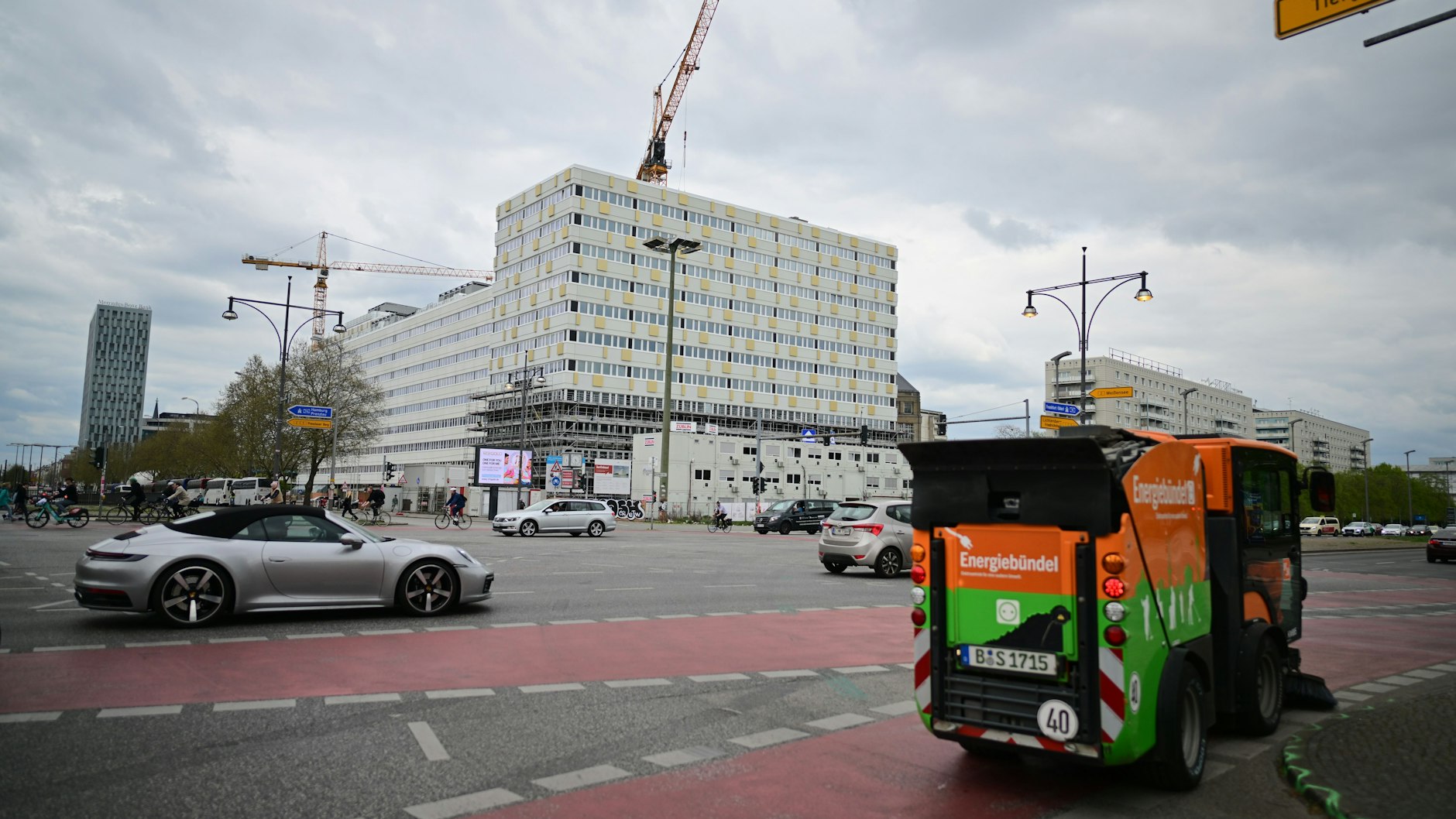 Das Haus der Statistik. Von insgesamt vier Gebäudeabschnitten sind die ersten beiden innerhalb des historischen Bestandsbaus nach drei Jahren Sanierung durch die BIM jetzt endlich fertig. 