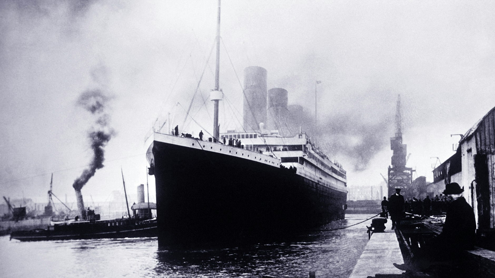 Bei ihrer Jungfernfahrt befanden sich 1317 Passagiere und 891 Besatzungsmitglieder an Bord der „Titanic“ – insgesamt 1500 Menschen kamen beim Untergang des Schiffes ums Leben.