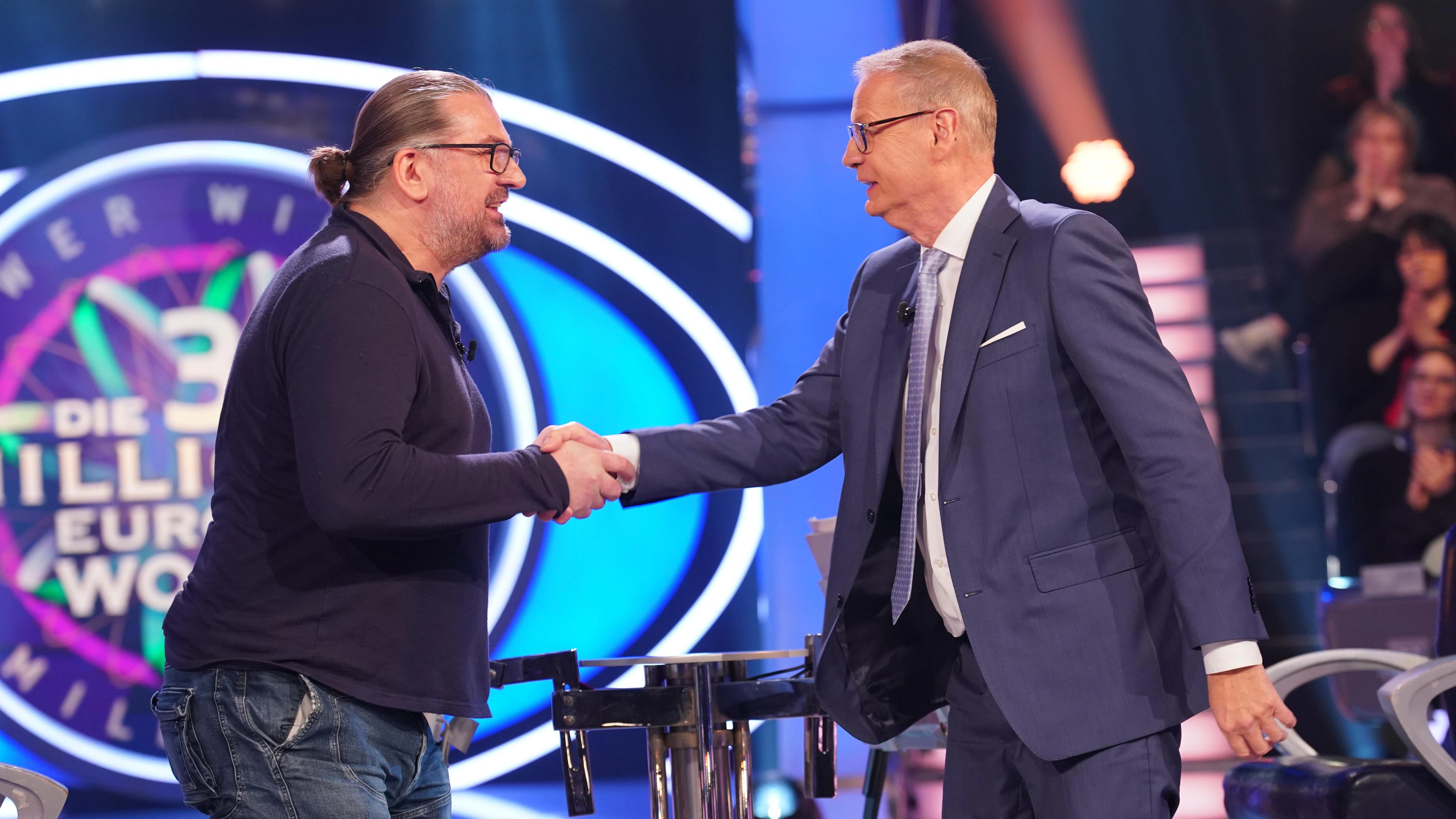 Für Björn Senche endet „Wer wird Millionär“ mit einem krassen Zahlenrätsel. Er glaubt, es gelöst zu haben, doch er hat leider eine Kleinigkeit übersehen.