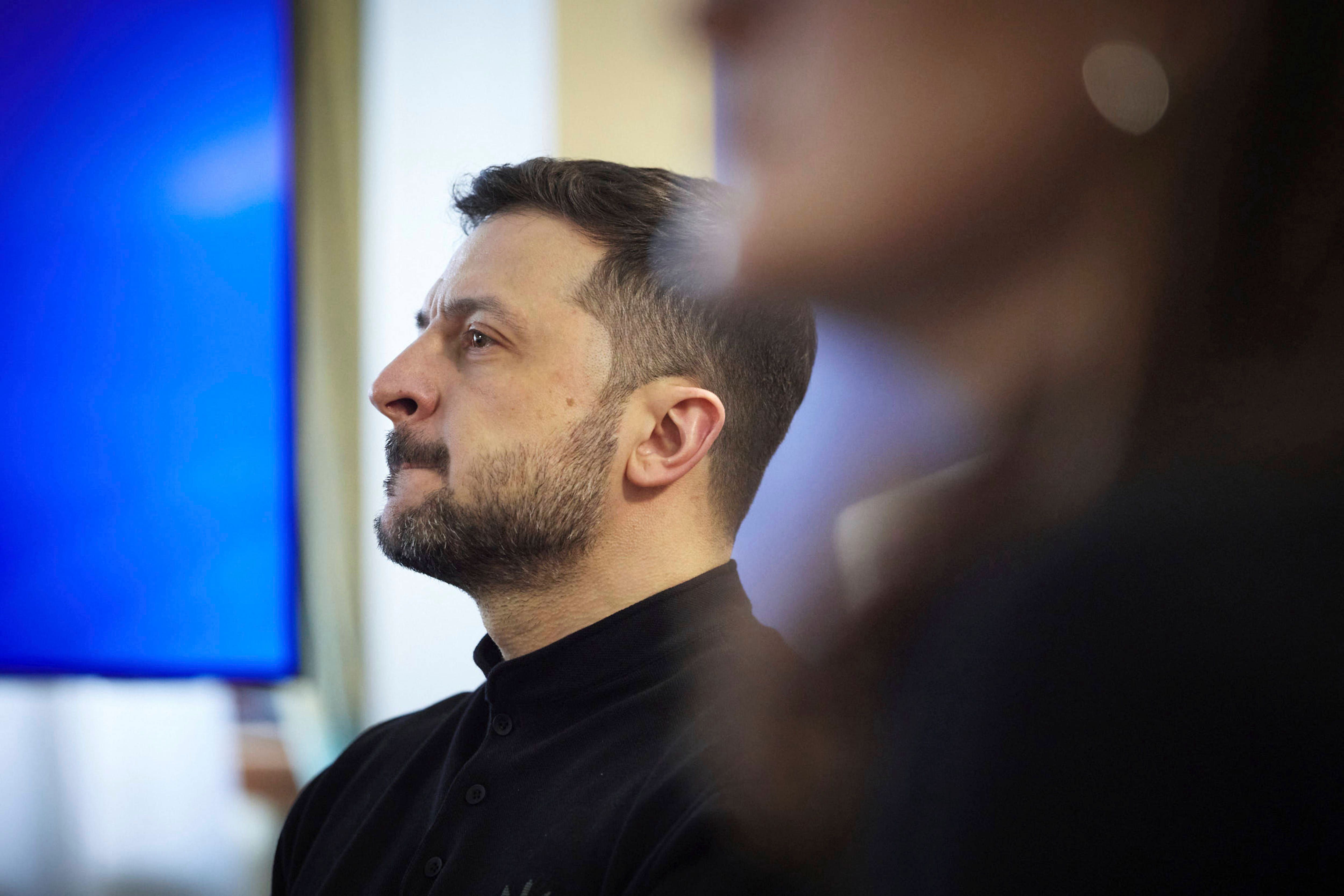 Selenskyj schießt gegen Witkoff: Diskussionen über ukrainische Grenzen „über Mandat hinaus“