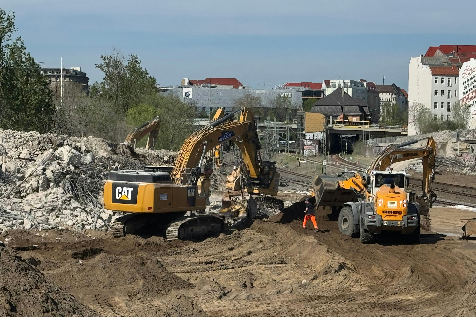 Und weg ist sie: In nur einer Woche wurde die Ringbahnbrücke vollständig abgetragen.