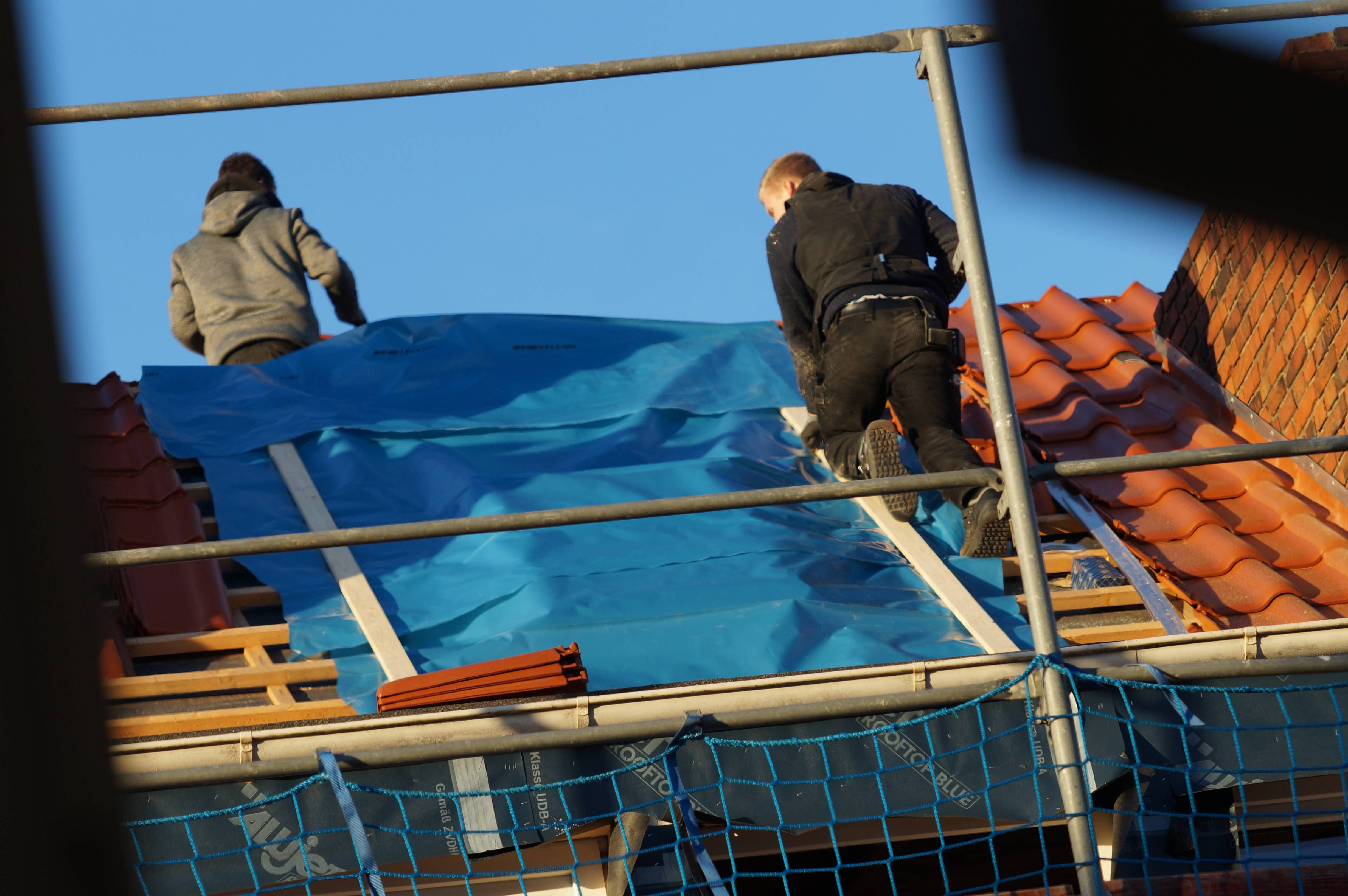 Arbeiter von Schornstein erschlagen – so gefährlich sind unsere Baustellen!