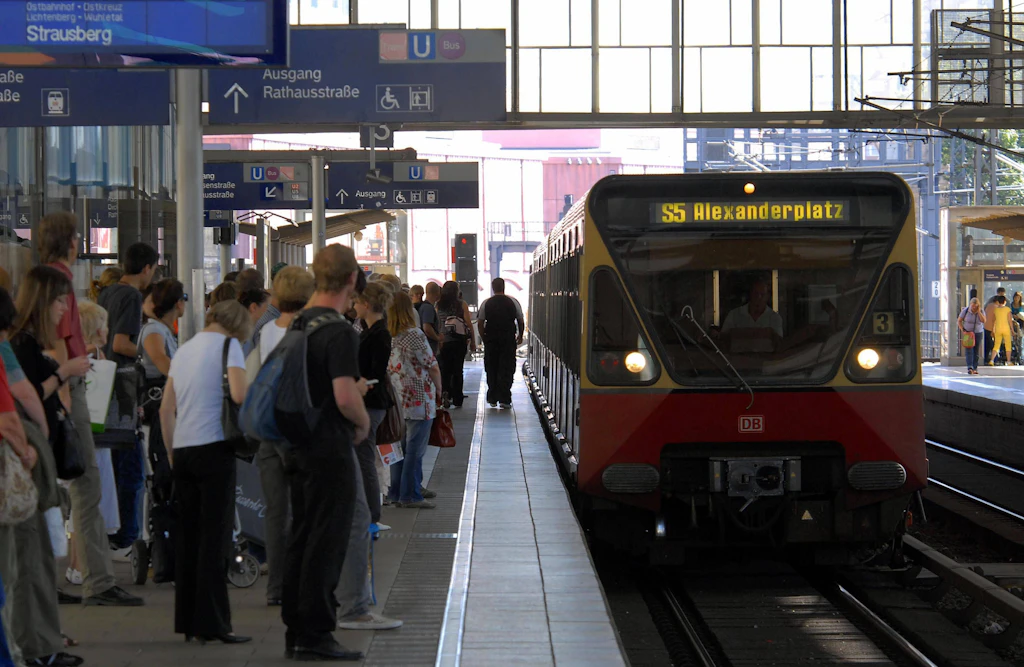 Wichtige S-Bahnstrecke gesperrt – Das Herumwerkeln dauert noch länger!