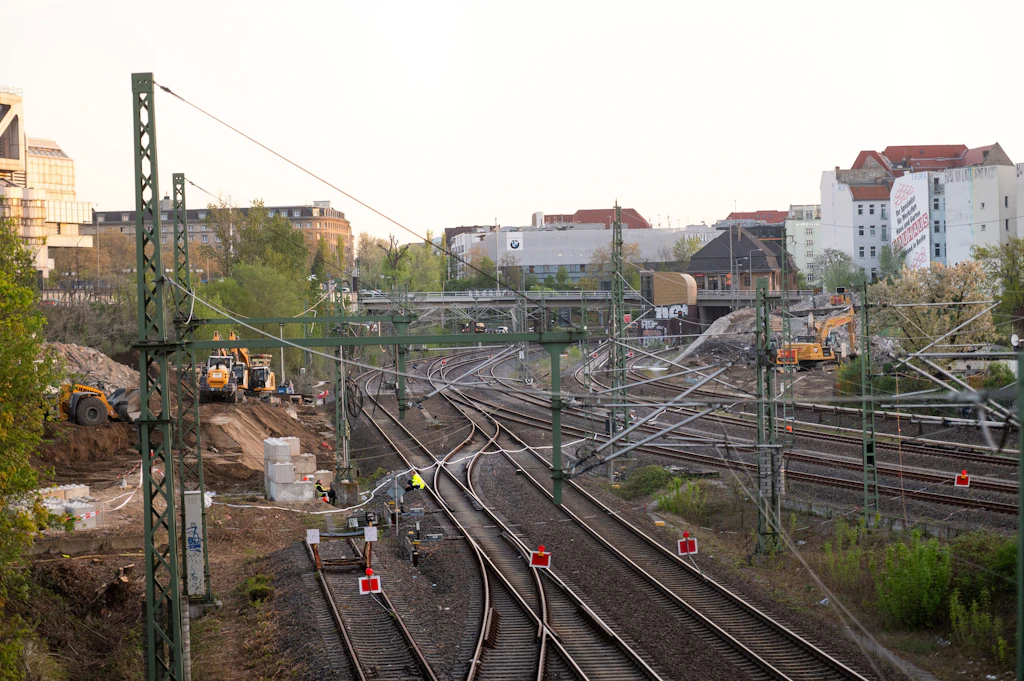 Nix mit Ruckzuck: A100-Brücken weg – aber warum fährt die Ringbahn nicht?