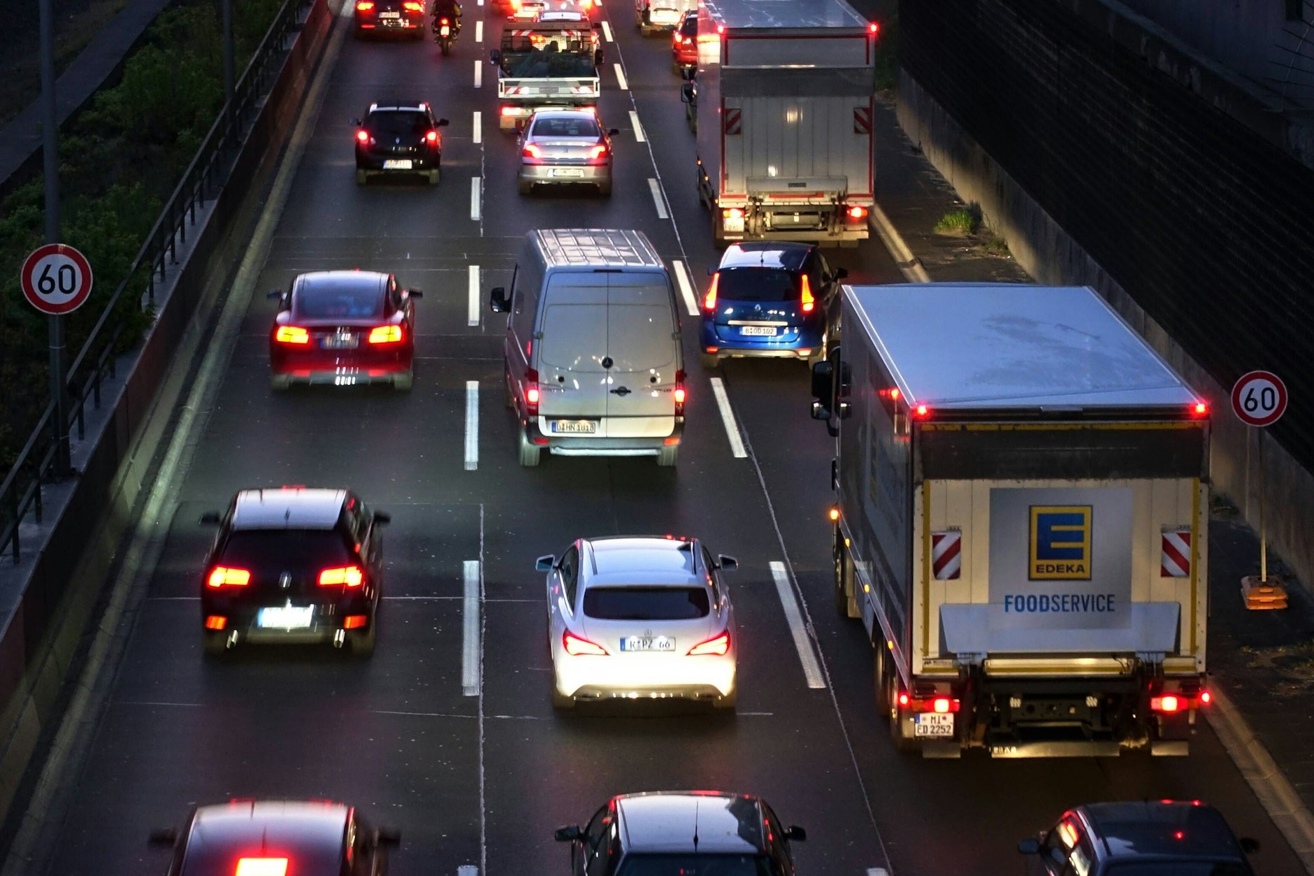 Auf der A103 in Steglitz-Zehlendorf werden nachts Abschnitte für den Verkehr gesperrt.