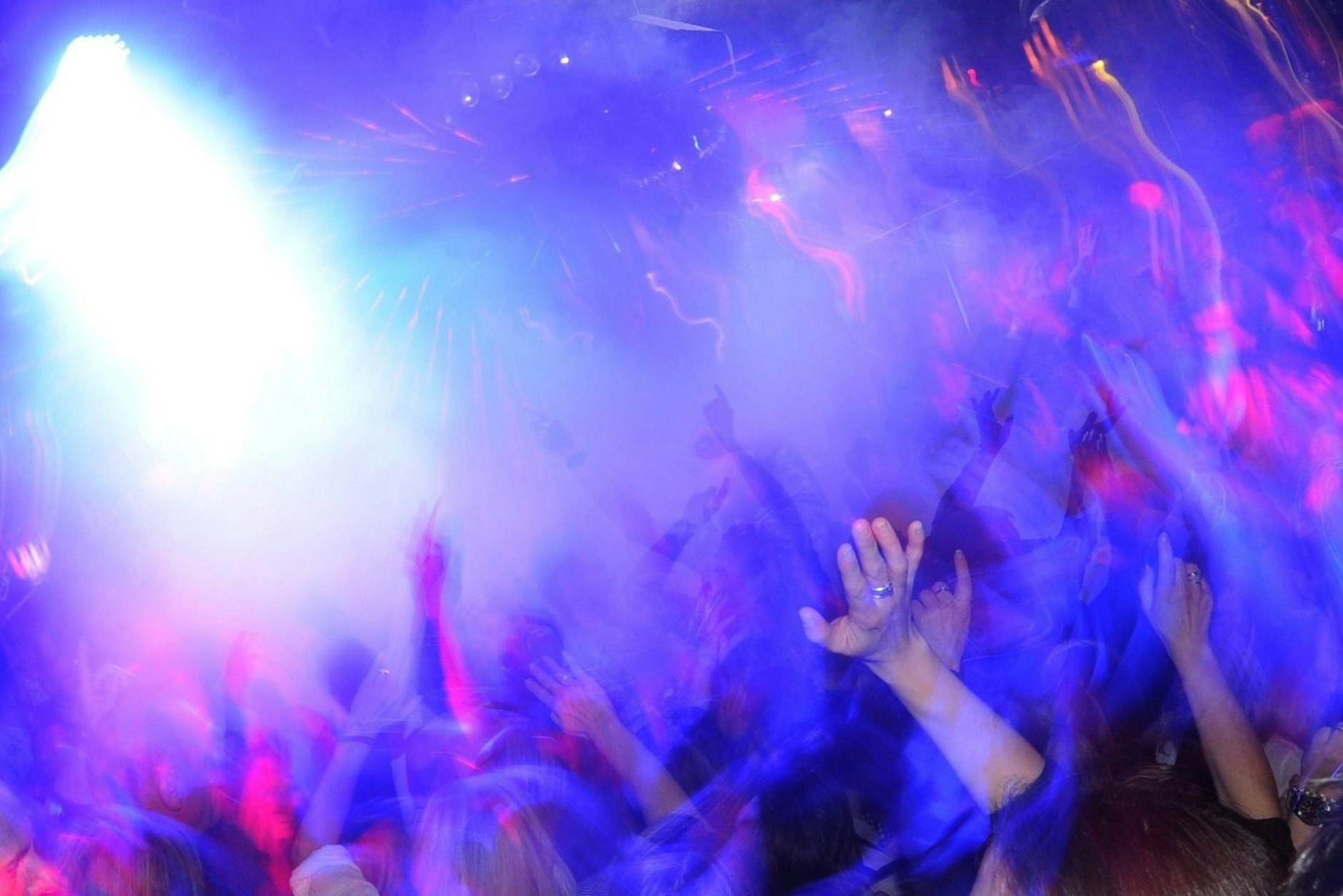 Brauchen wir das Tanzverbot an Karfreitag noch – oder sollte jeder selbst entscheiden, wie er diesen Tag verbringt? Schreiben Sie uns gerne eine Mail an leser-bk@berlinerverlag.com mit Ihrer Meinung.