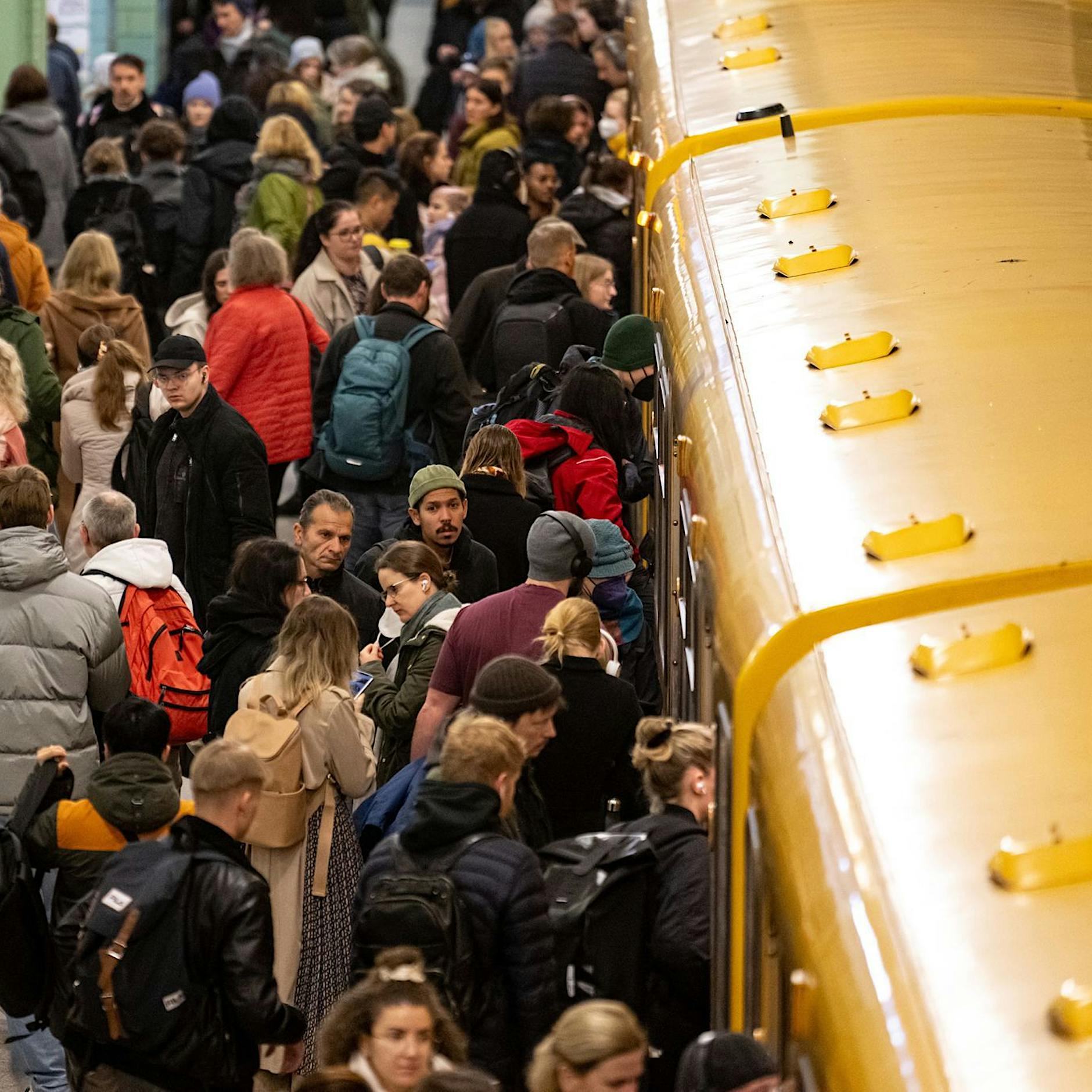 Nach Angriff in U-Bahn: Berlin beschließt Messerverbot im Nahverkehr