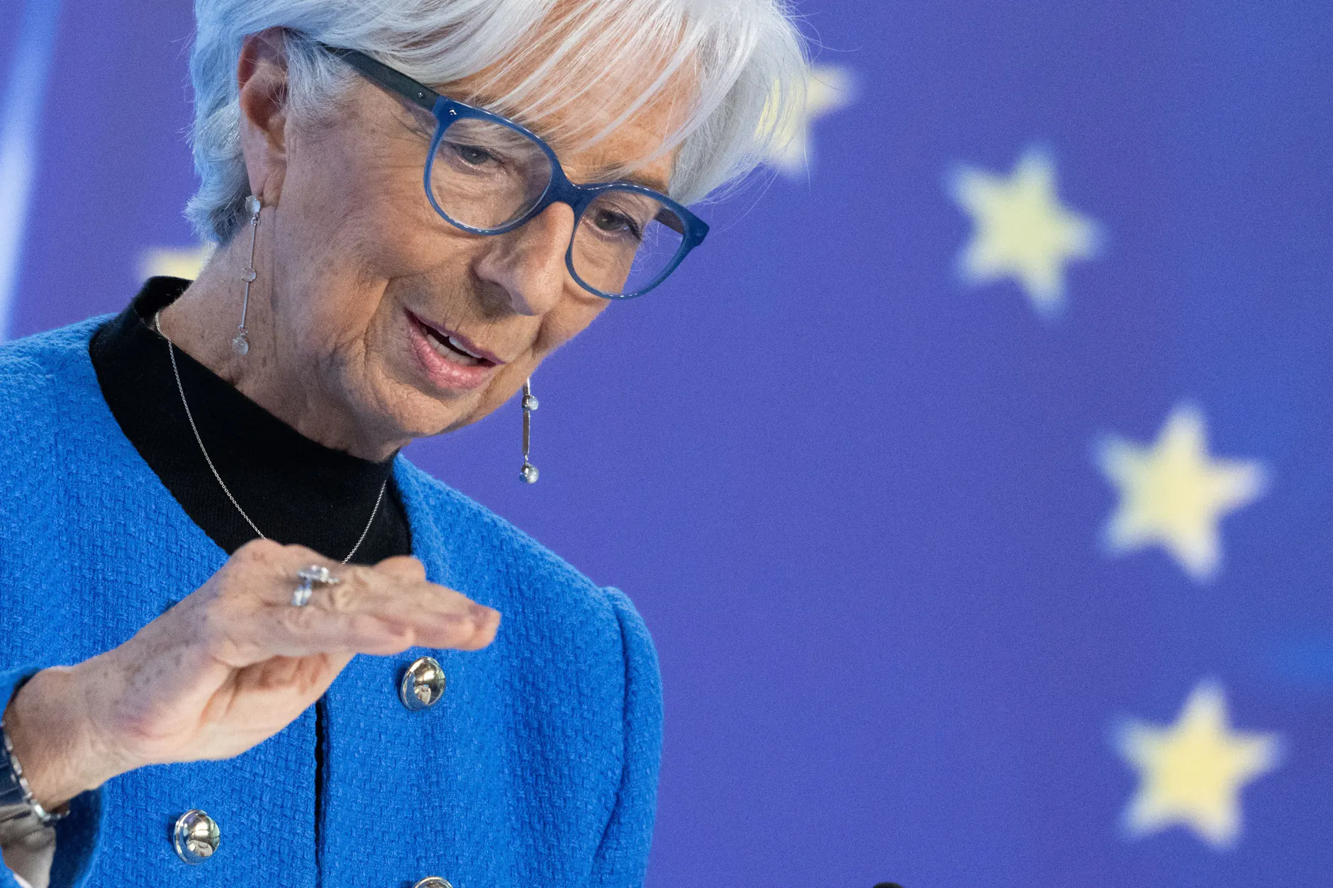 Christine Lagarde, Präsidentin der Europäischen Zentralbank: „Die Zollpolitik von US-Präsident Trump wirkt sich negativ auf die konjunkturelle Entwicklung aus.“