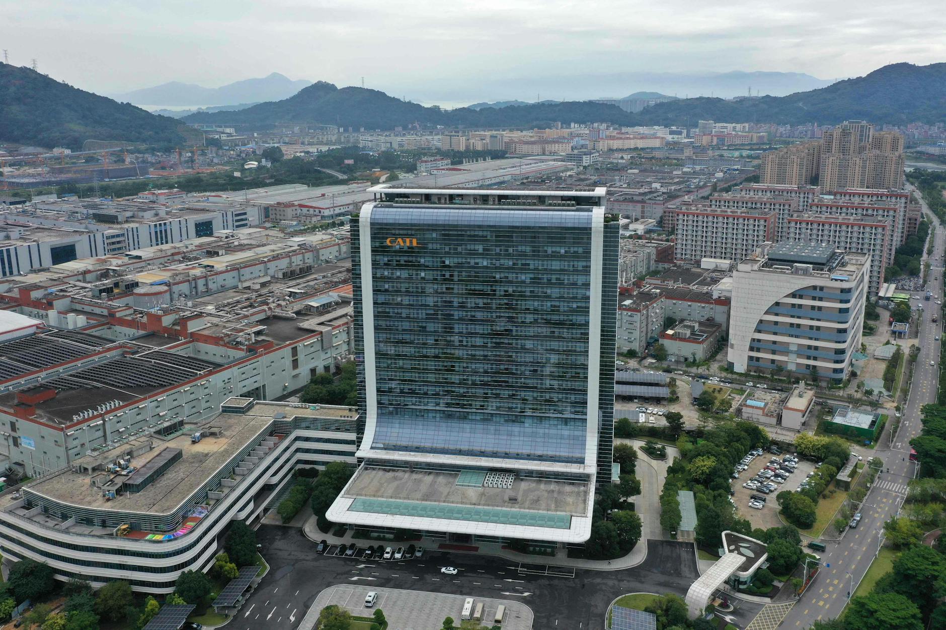 Der weltweit größte Batteriehersteller für Automotive CATL mit seinem Hauptsitz in Fujian. Die Europa-Zentrale liegt im deutschen Thüringen.