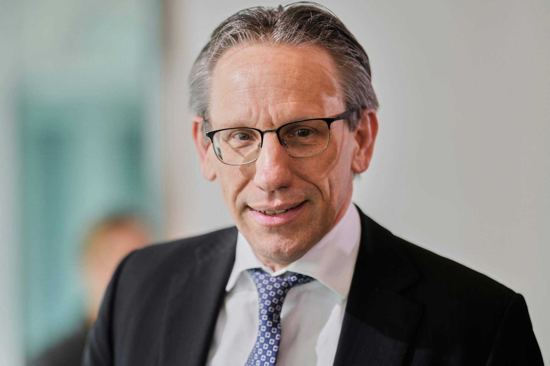 Kann sich im Großen und Ganzen über seine Vergütung nicht beschweren: Jörg Kukies