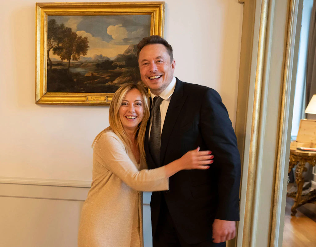 Meloni veröffentlicht Video von Begegnung mit Musk – Trump schaut zu