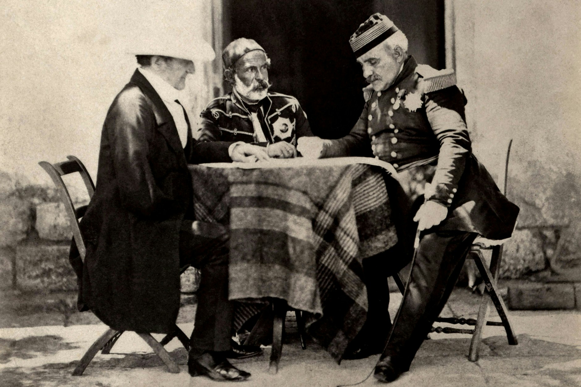 Kriegsrat in Lord Raglans Hauptquartier nach erfolgreichem Angriff auf Mamelon.