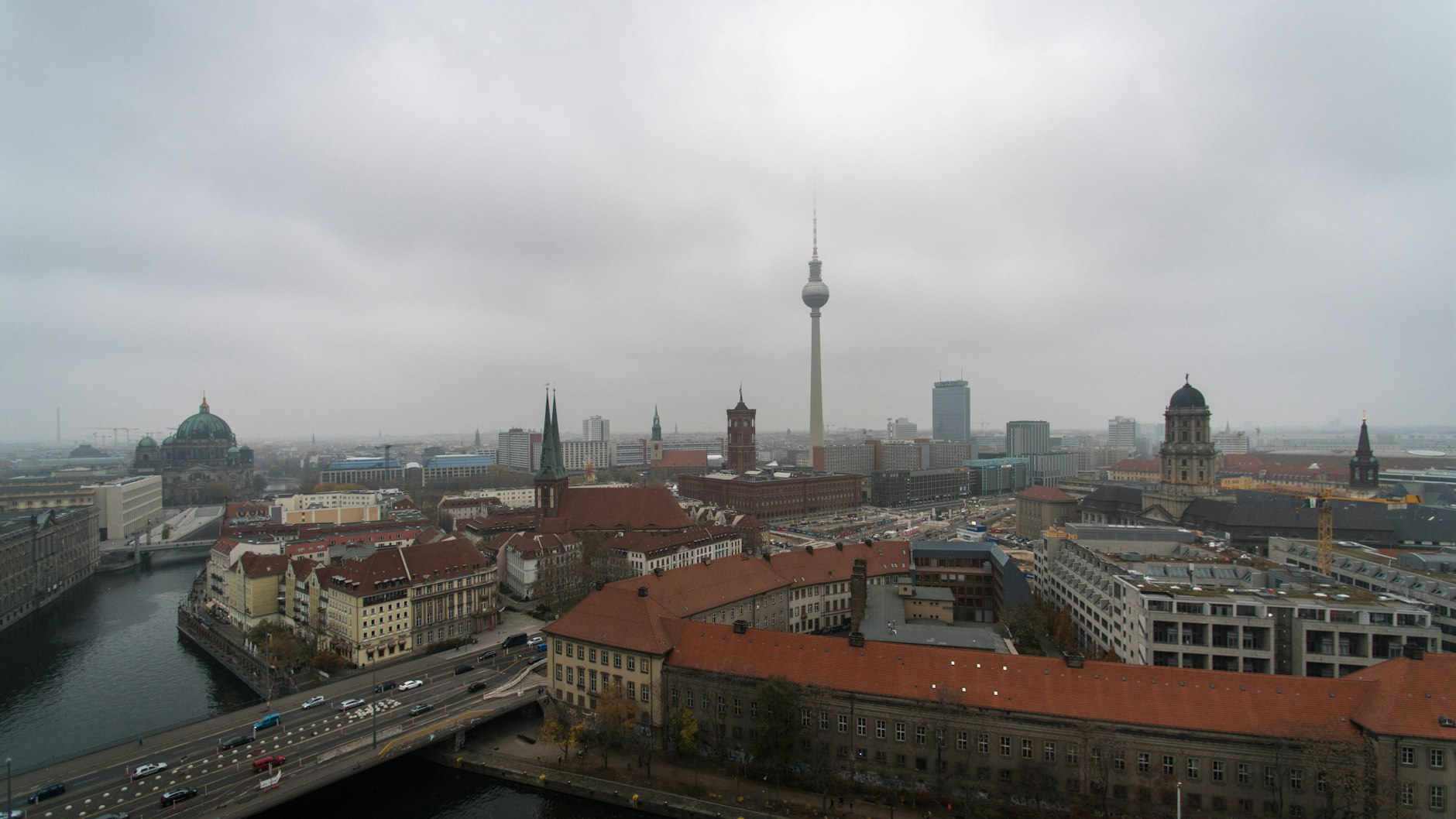 Das Wetter bleibt bis einschließlich Karsamstag grau in Berlin.
