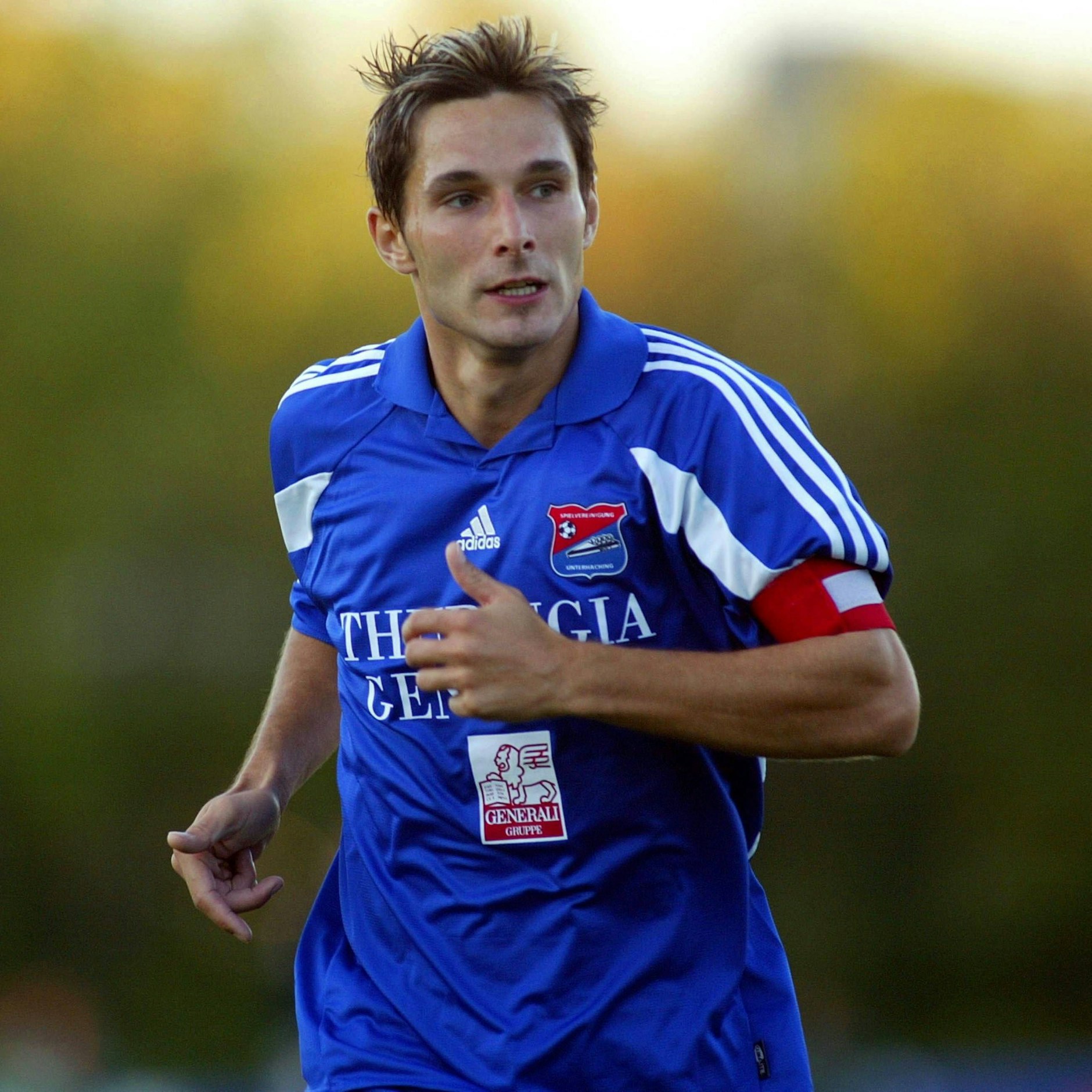 Lang ist es her! Stefan Leitl als Kapitän von der SpVgg Unterhaching in der Saison 2003/04, damals spielte er mit Robert Lechleiter zusammen..