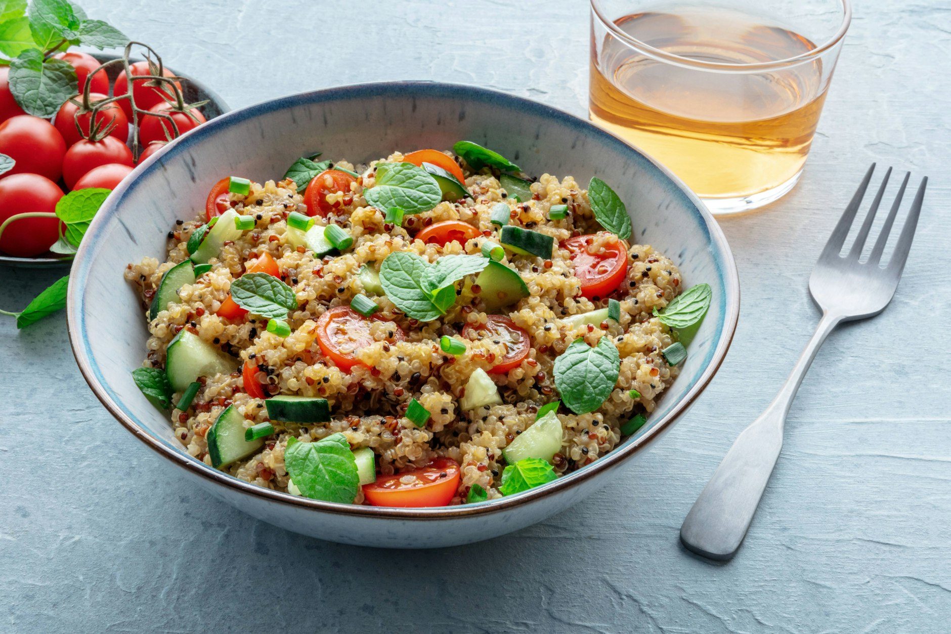 Die Gemüse-Quinoa-Bowl ist lecker und ein echter Hingucker.