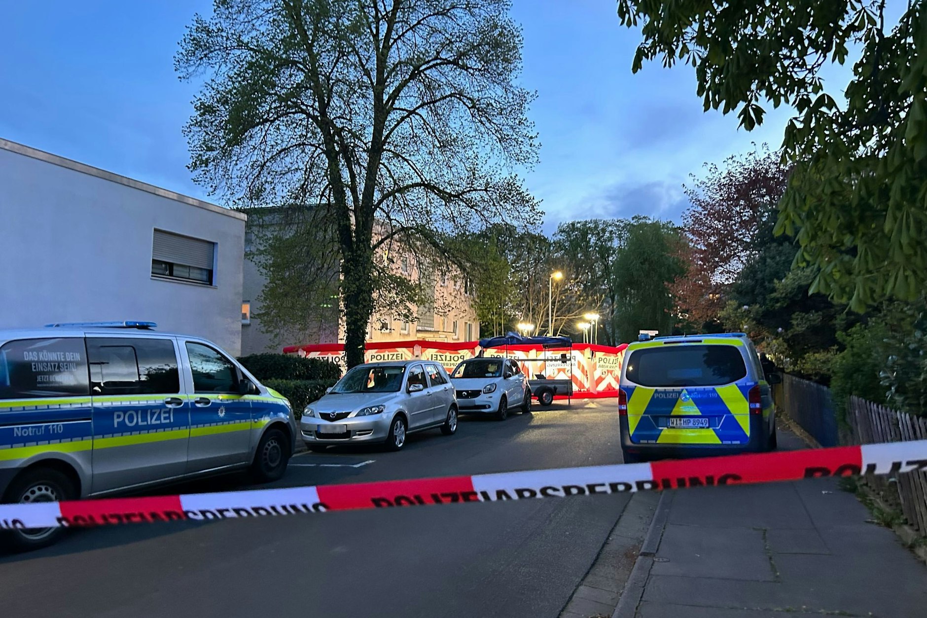 Im hessischen Bad Nauheim wurden am Samstagabend zwei Menschen erschossen. Es läuft ein Großeinsatz der Polizei.
