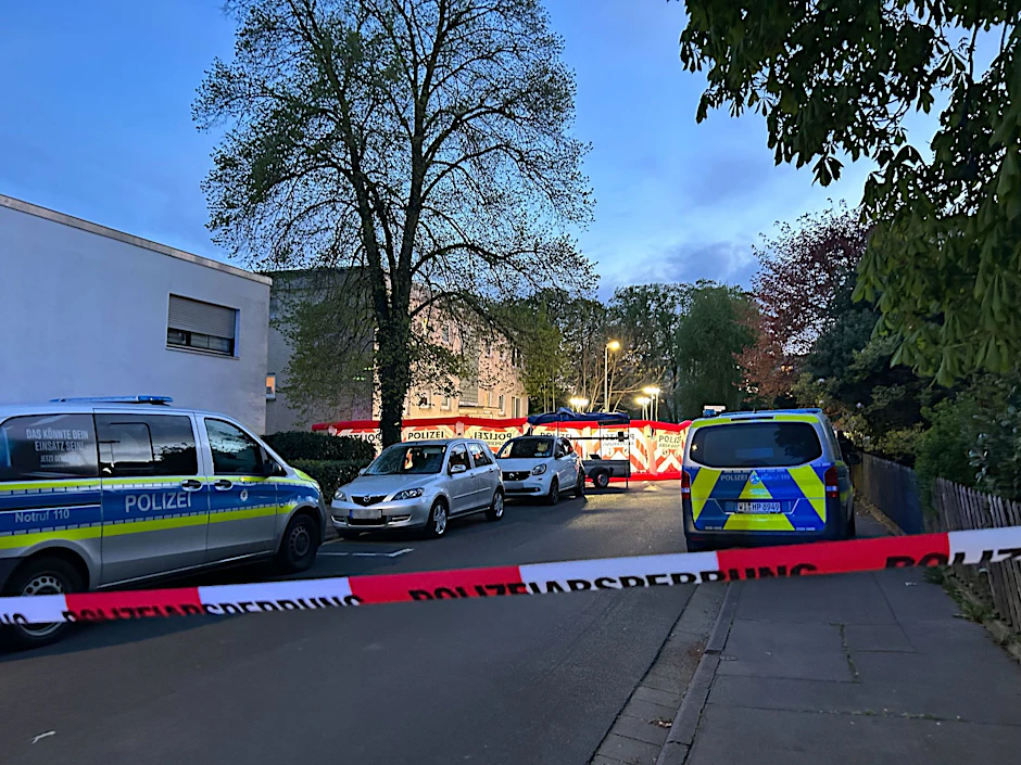 Im hessischen Bad Nauheim wurden am Samstagabend zwei Menschen erschossen. Es läuft ein Großeinsatz der Polizei.