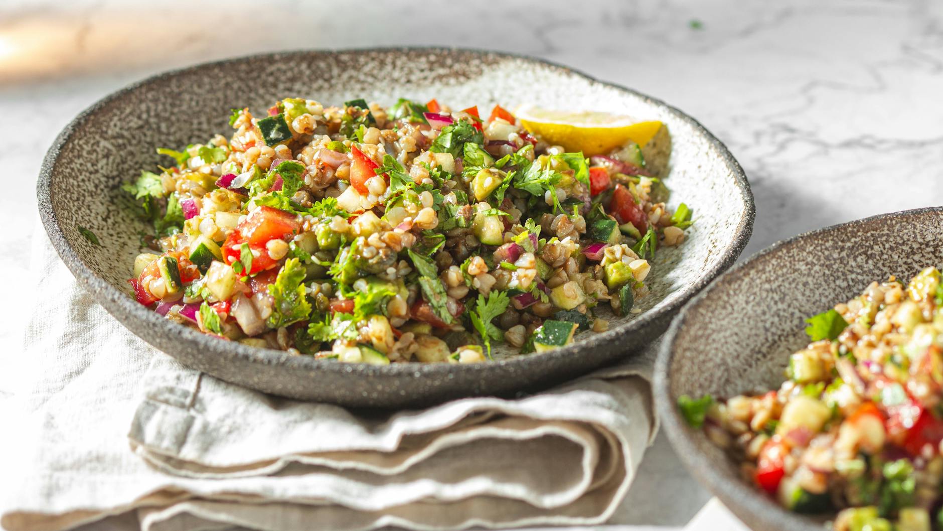 Sie können die Quinoa-Bowl variieren, wie Sie möchten.