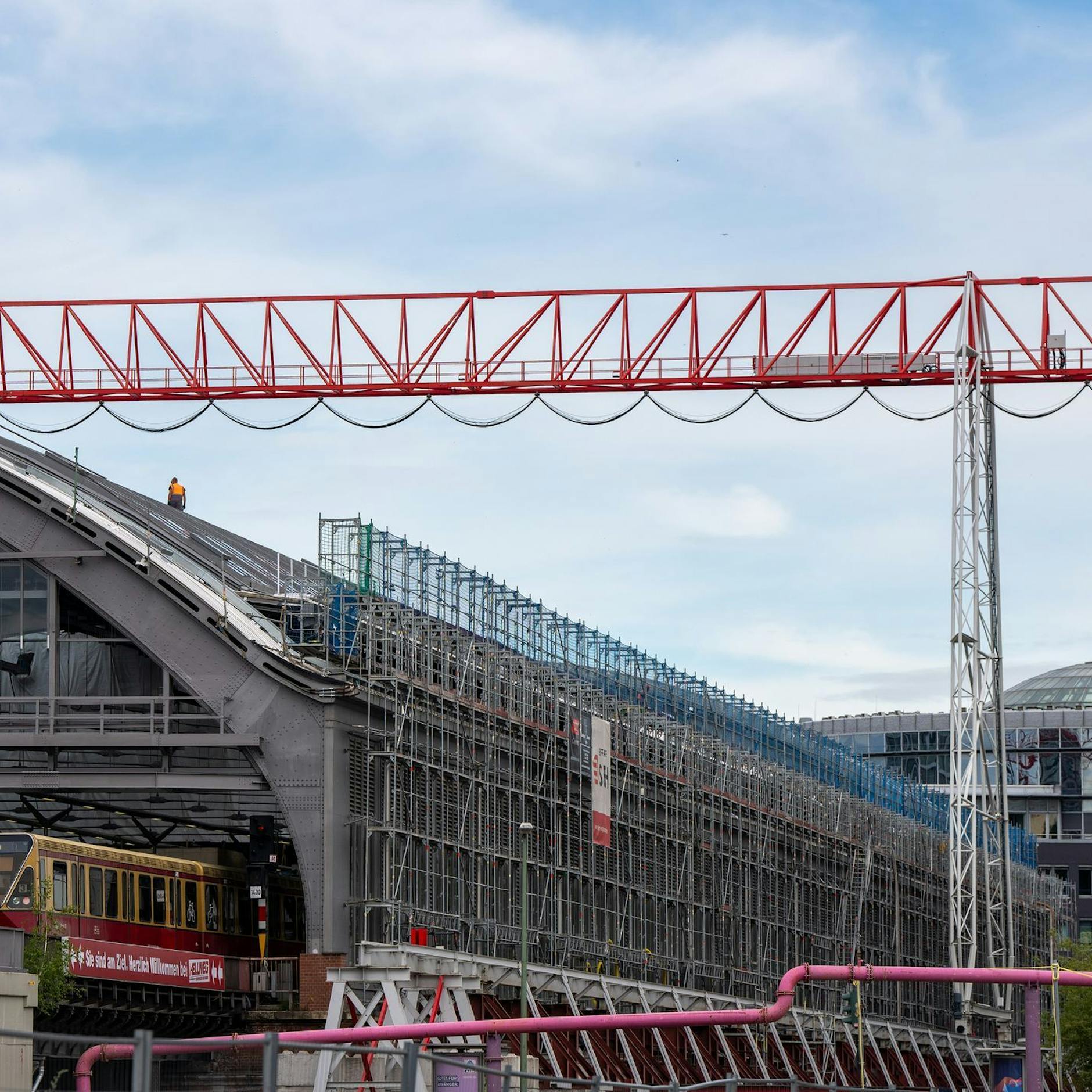 Image - Neues 120-Millionen-Euro-Dach am Ostbahnhof undicht! Es regnet rein