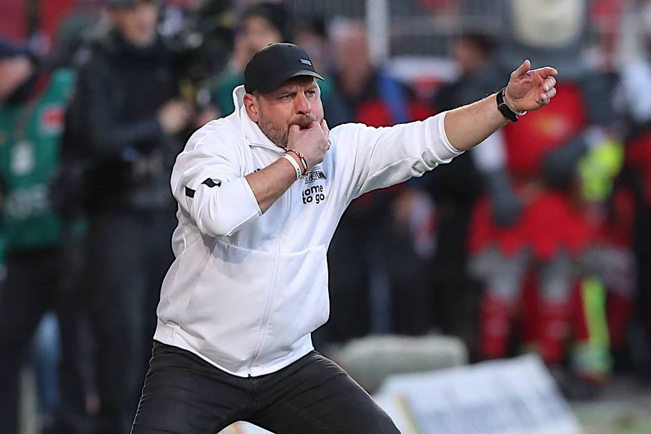 Ein Pfiff, ein Sieg! Union-Trainer Steffen Baumgart will gegen den VfB Stuttgart den Klassenerhalt klarmachen.