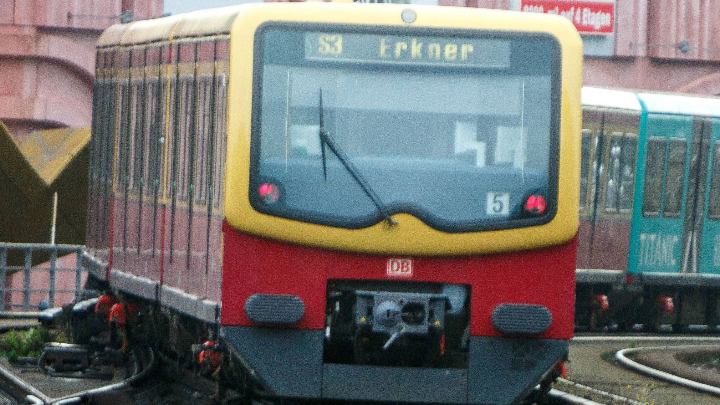 Die S-Bahn-Linie S3 ist an mehrere Stellen unterbrochen.