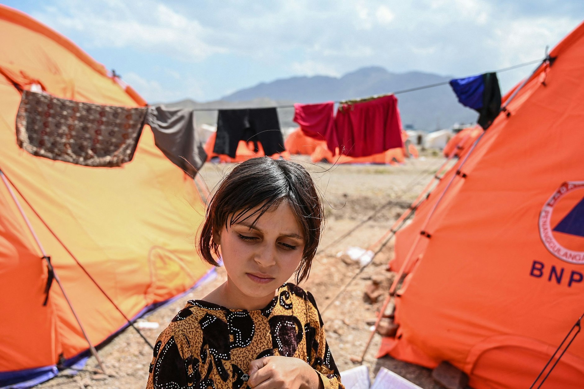 Mädchen in einem Flüchtlingslager an der afghanisch-pakistanischen Grenze