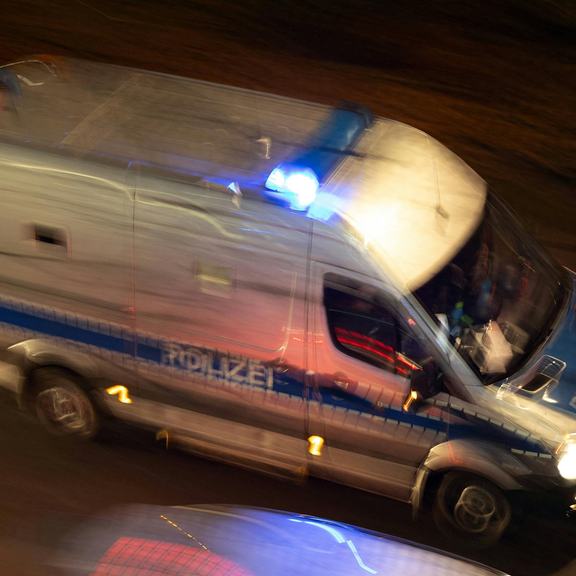 Polizeimeldungen: Verpackter Menschenschädel im Wasser entdeckt