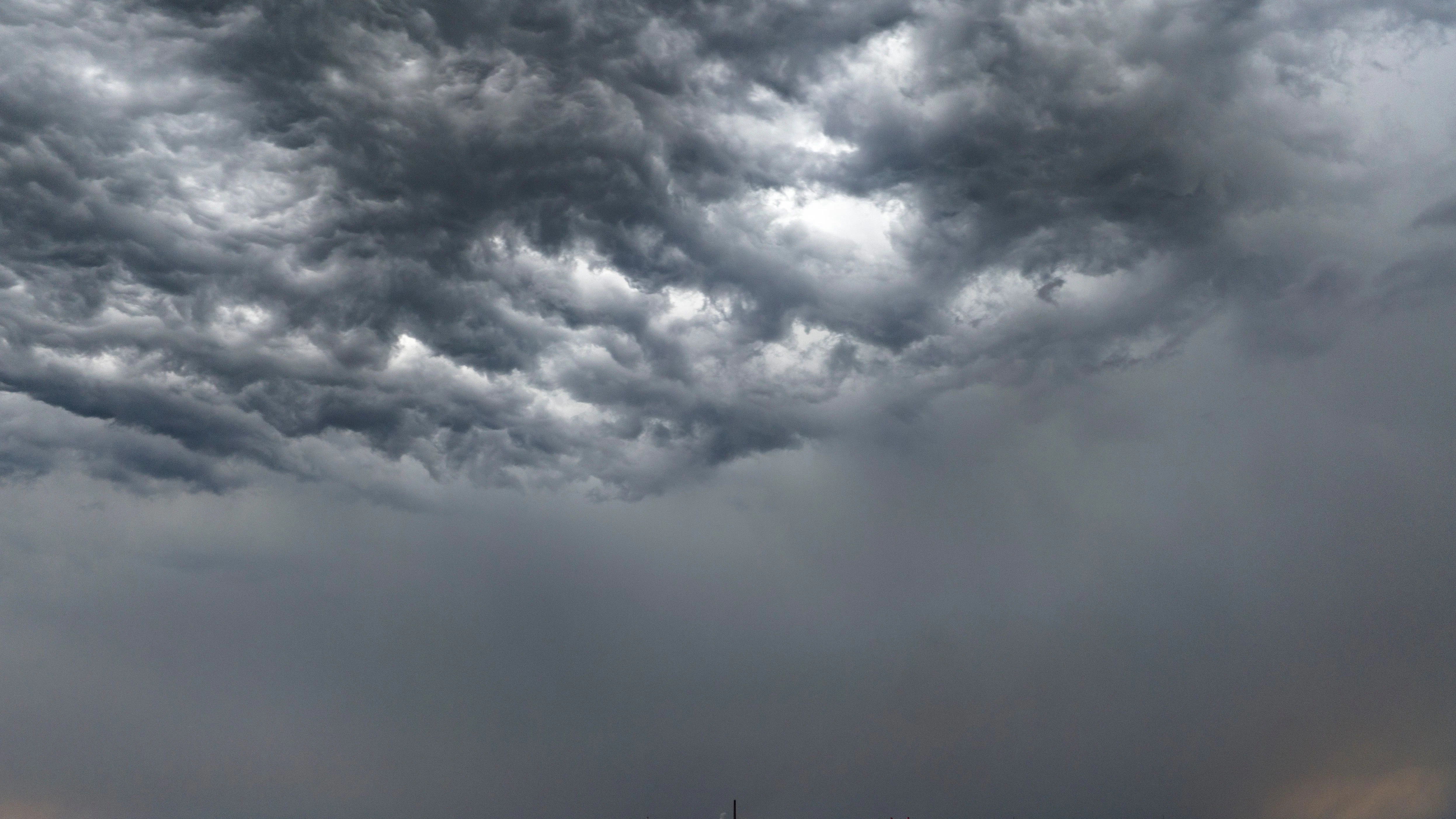 Schönes Wetter an Ostern? Von Wegen! An Ostern drohen in einigen Regionen in Deutschland heftige Unwetter.