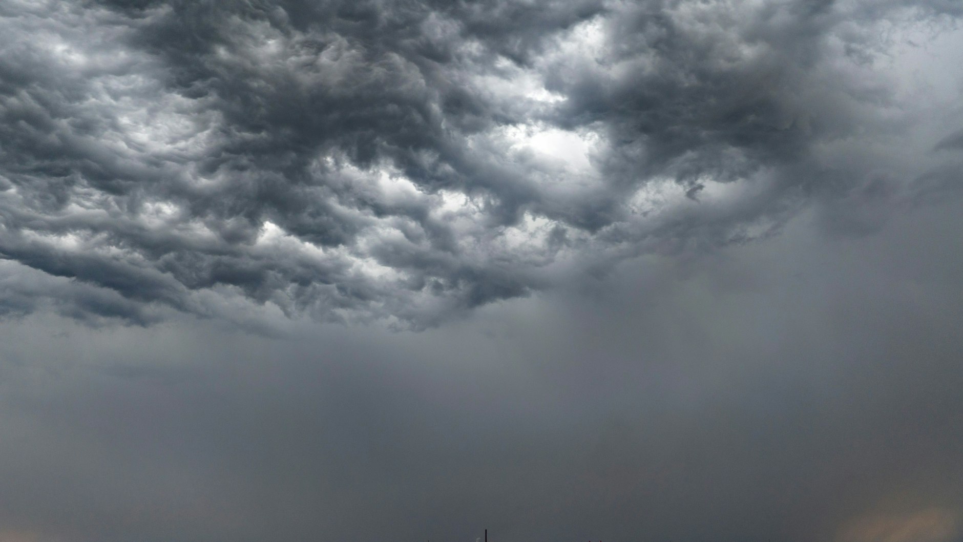 Schönes Wetter an Ostern? Von Wegen! An Ostern drohen in einigen Regionen in Deutschland heftige Unwetter.