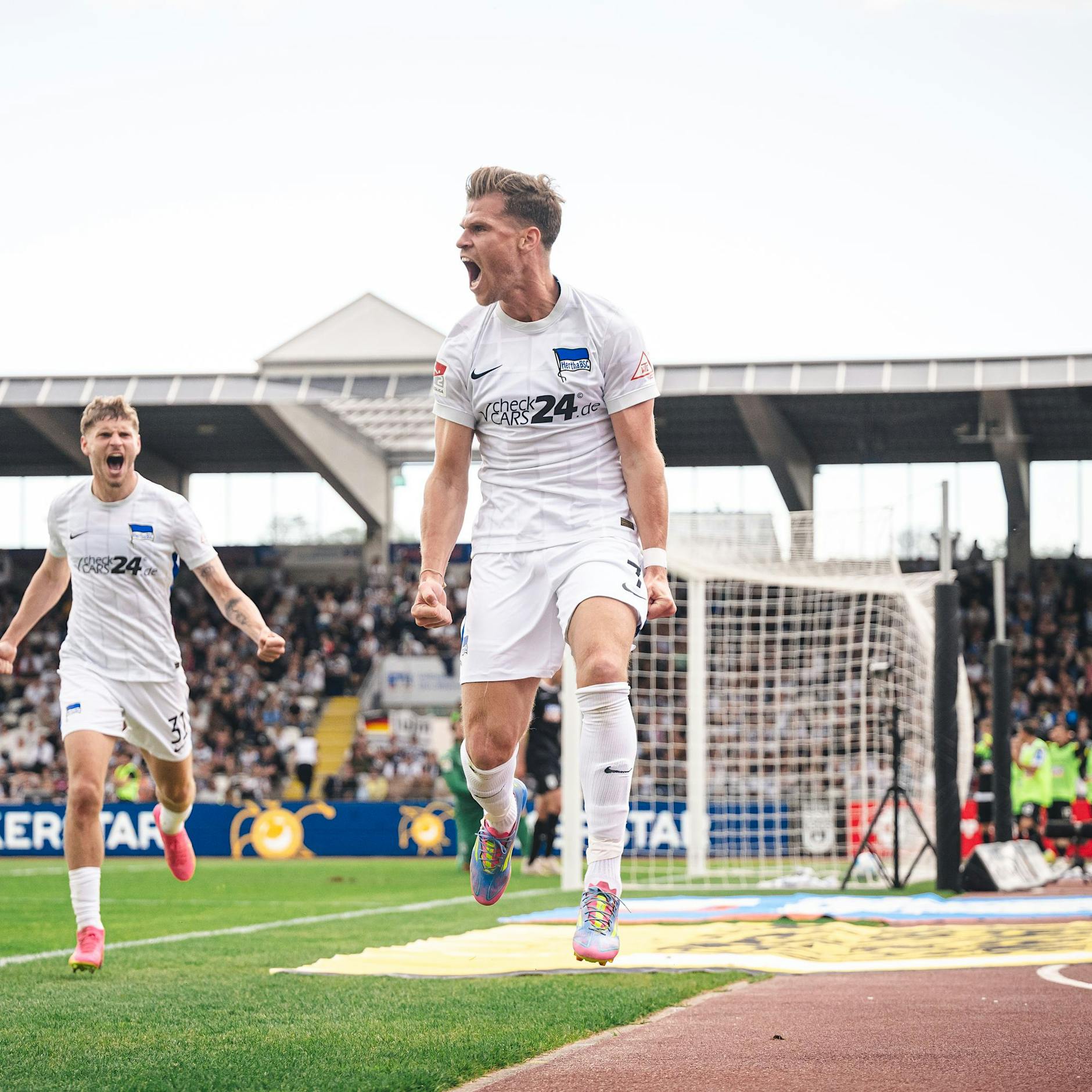 Abstiegskrampf! Aber Niederlechner streichelt Hertha BSC zum Klassenerhalt