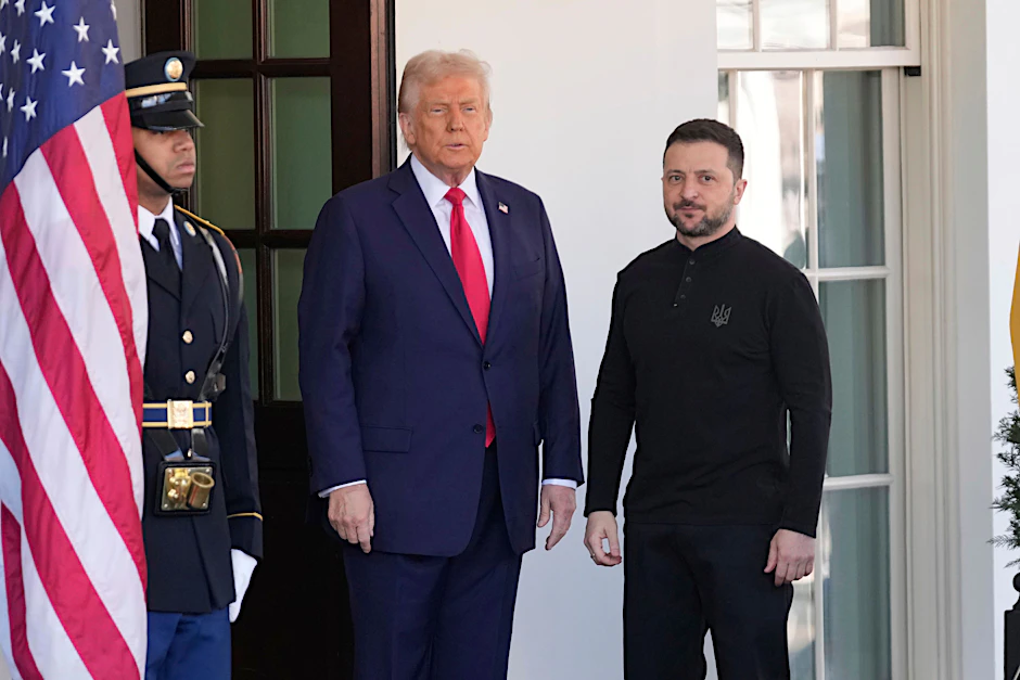 Ende Februar: US-Präsident Donald Trump (M) begrüßt den ukrainischen Präsidenten Wolodymyr Selenskyj&nbsp; im Weißen Haus, wo es zu einem öffemtlichen Eklat kam.