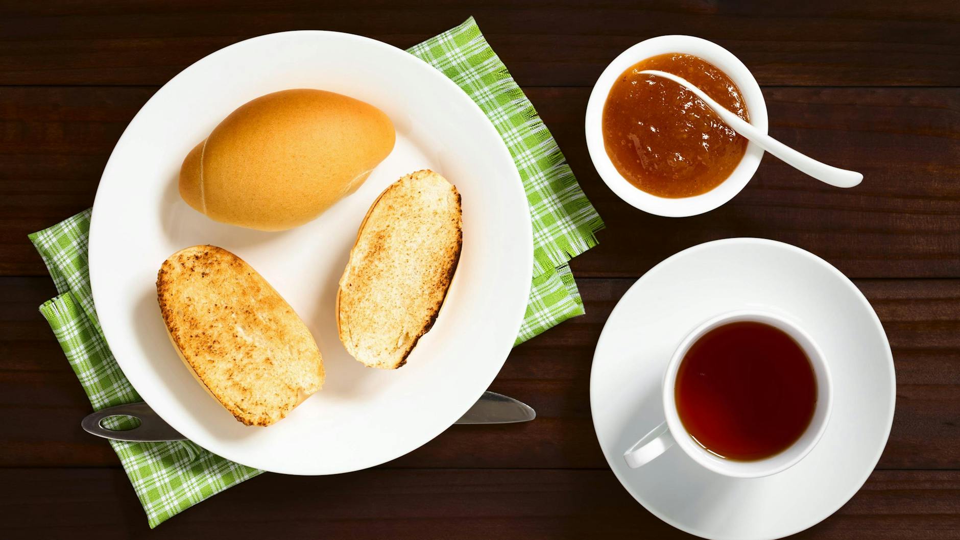 Kontinental oder amerikanisch? Das kontinentale Frühstück im Hotel setzt meist auf Backwaren, Marmelade und Kaffee.