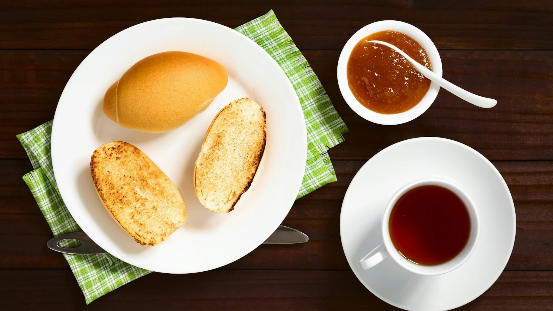 Kontinental oder amerikanisch? Das kontinentale Frühstück im Hotel setzt meist auf Backwaren, Marmelade und Kaffee.