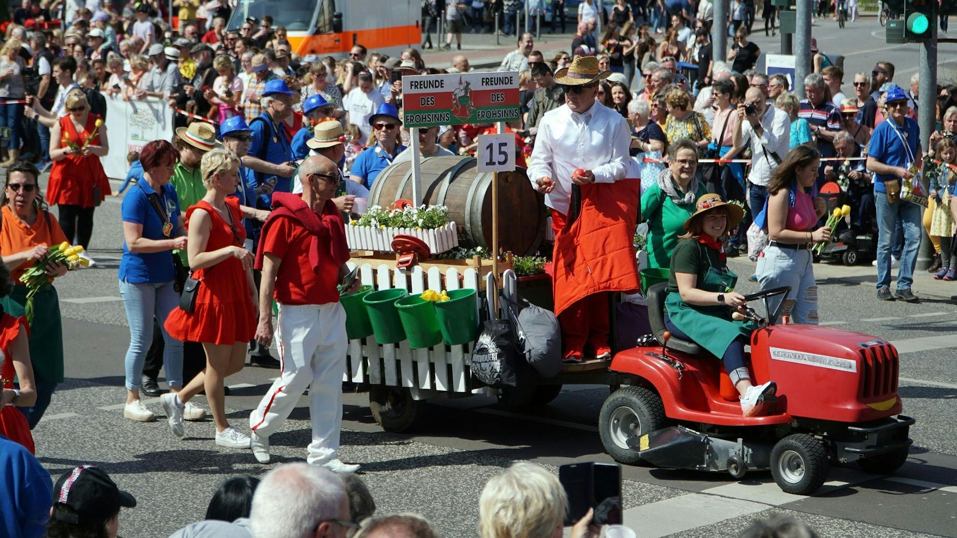 Der große Festumzug beim Werders Baumblütenfest steht am 3. Mai auf dem Programm.